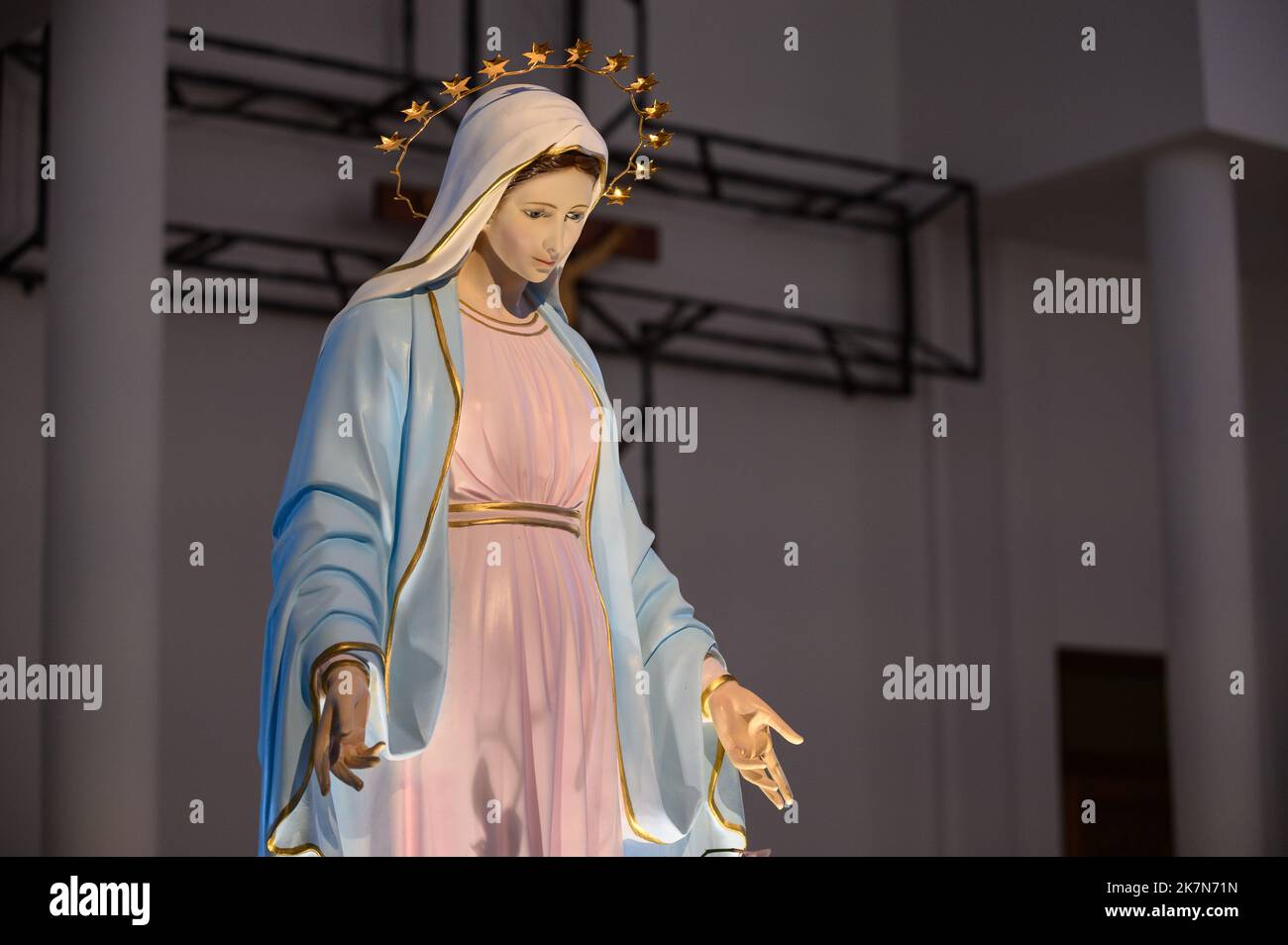 Statue de la Vierge Marie dans l'église catholique romaine de Saint-Élie à Tihaljina, Bosnie-Herzégovine. Banque D'Images