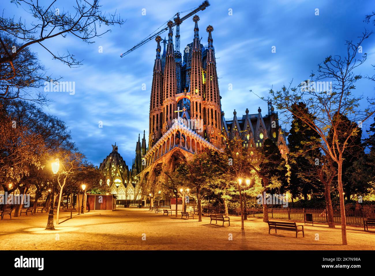 La cathédrale de la Sagrada Familia, conçue par Antoni Gaudi, est un site classé au patrimoine mondial de l'UNESCO et un point de repère principal à Barcelone, en Espagne Banque D'Images La cathédrale de la Sagrada Familia, conçue par Antoni Gaudi, est un site classé au patrimoine mondial de l'UNESCO et un point de repère principal à Barcelone, en Espagne Banque D'Images