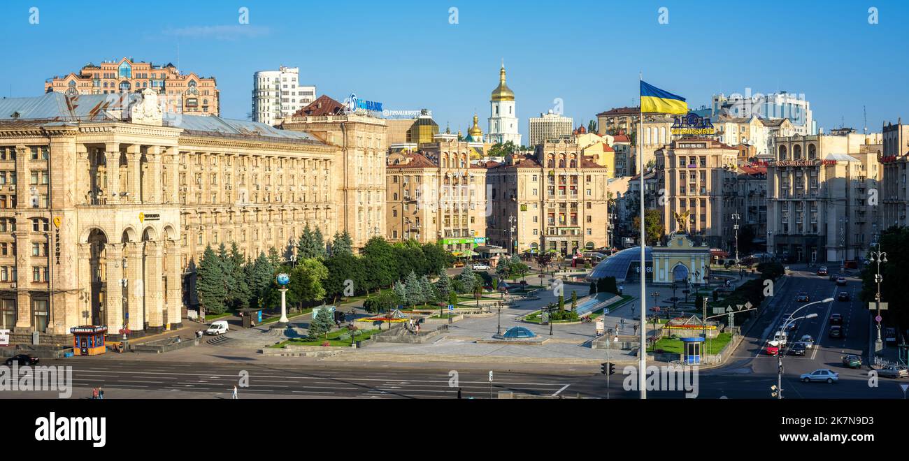 Kiev, Ukraine - le 06 juillet 2018 - Maidan Nezalezhnosti (Place de l'indépendance) dans le centre-ville historique de Kiev sur la rue Khreshchatyk est la traditi Banque D'Images