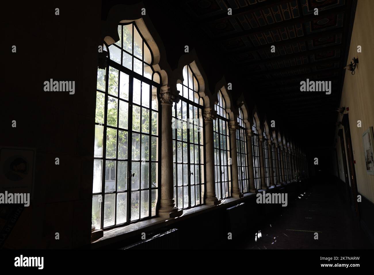 Bucarest, Roumanie - 18 octobre 2022: Détails avec l'intérieur du Collège national Scoala Centrala (lycée) à Bucarest. Arche de renaissance roumaine Banque D'Images