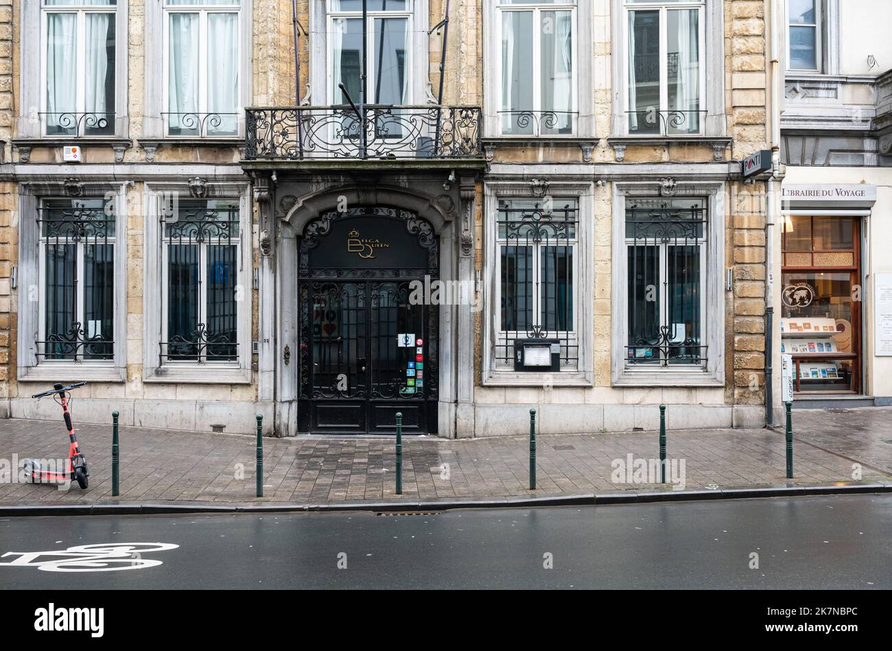 Vieille ville de Bruxelles, région de Bruxelles-capitale, Belgique - 10 14 2022 - façade de la brasserie fermée Belga Queen Banque D'Images
