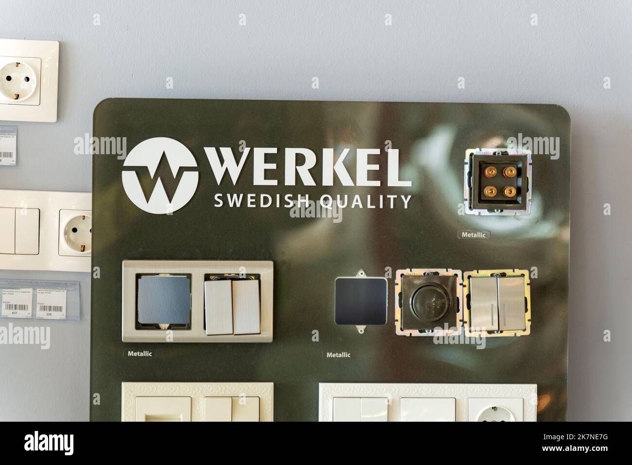 Tyumen, Russie-01 octobre 2022: Werkel marque électrique. Jeu de prises femelles, commutateurs et cadres, gros plan Banque D'Images