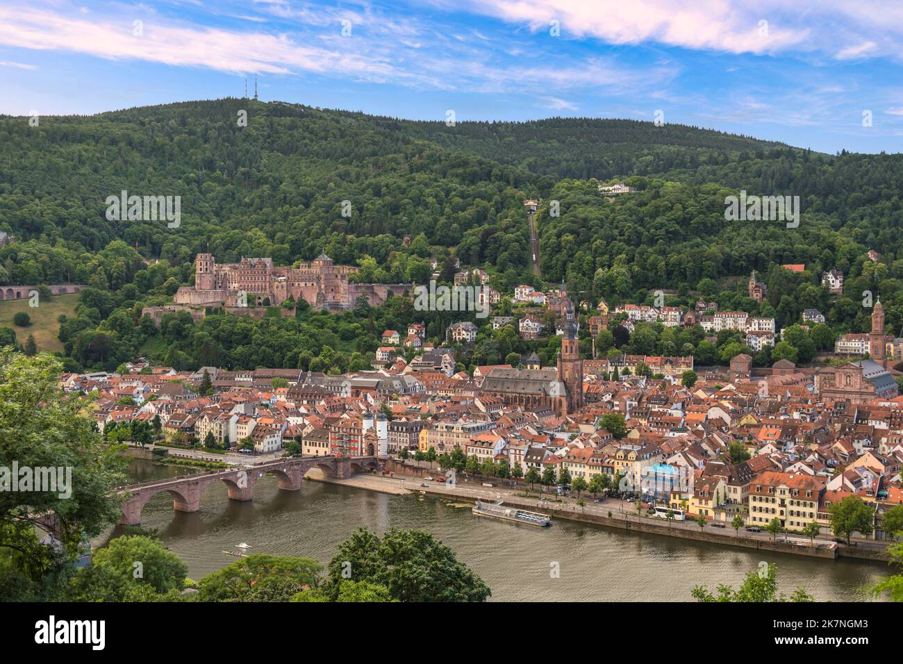 Heidelberg Allemagne, vue sur la ville à Neckar River avec Alte Old Bridge et Heidelberg Schloss Castle Banque D'Images