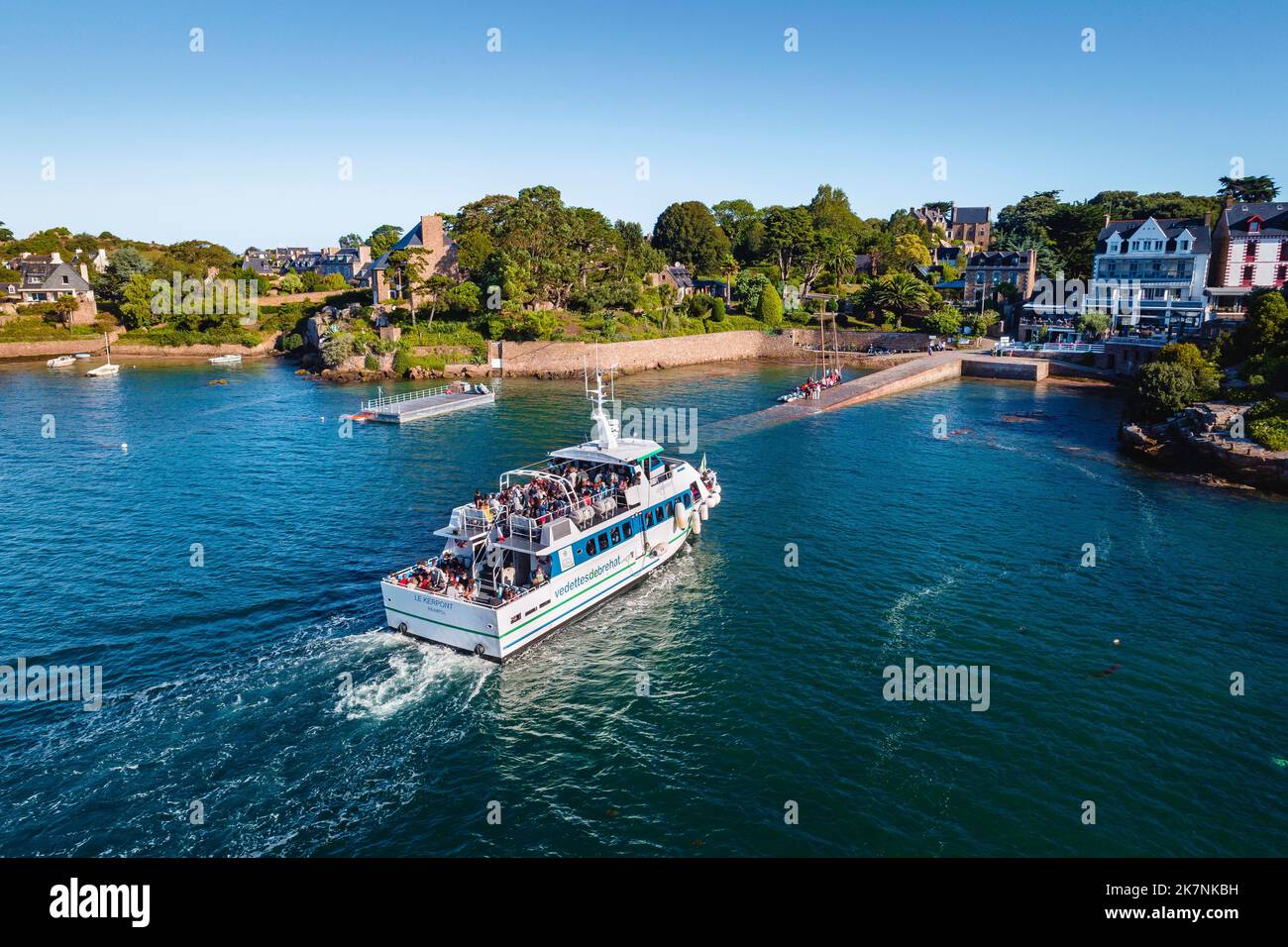 Ile de Brehat (Ile de Brehat), au large des côtes de Bretagne, nord-ouest de la France: Hors-bord de la compagnie maritime "Vedettes de Brehat" reliant la ma Banque D'Images