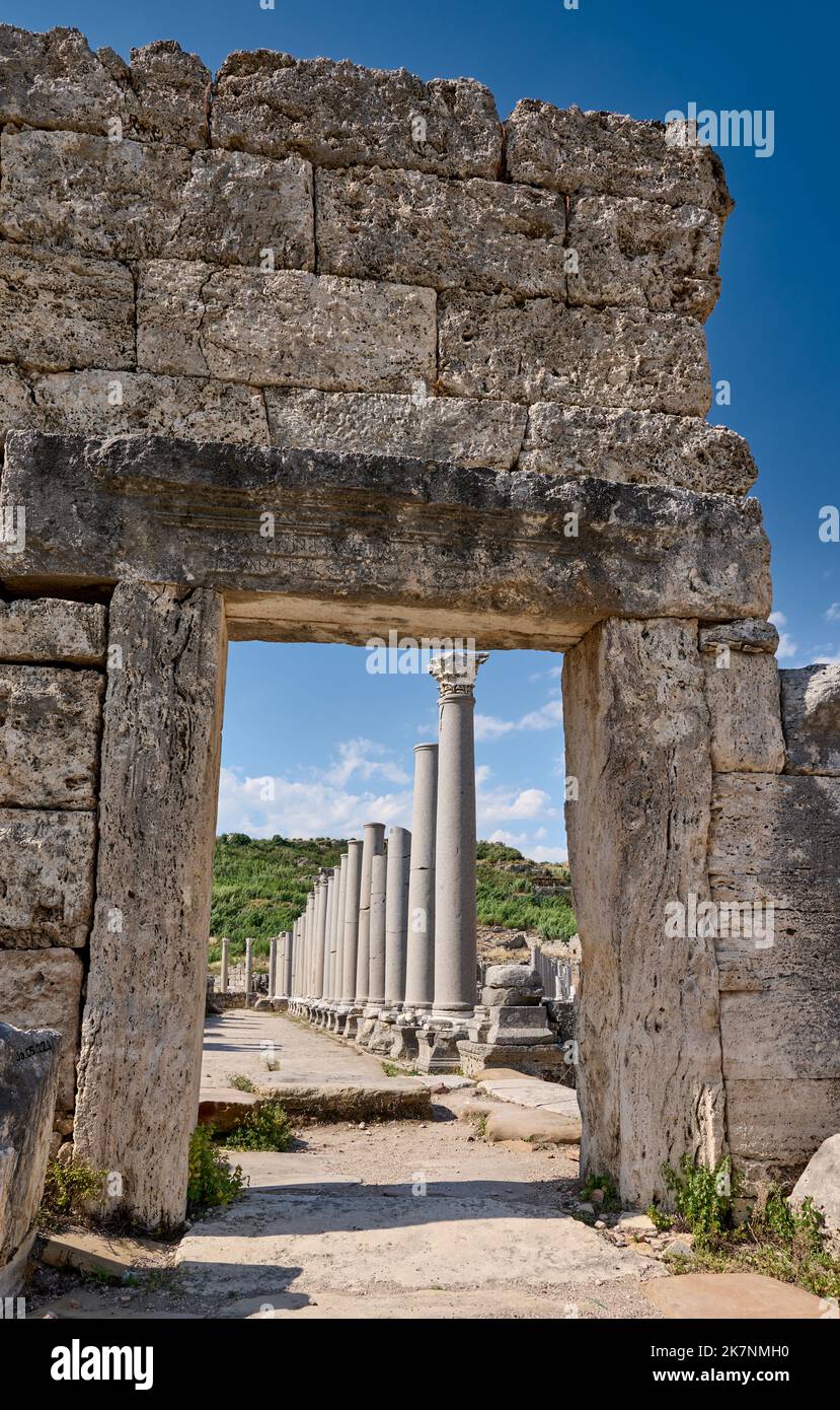 Collumned main Street, colonnes de colonnaded Street ruines de la ville romaine de Perge, Antalya, Turquie Banque D'Images