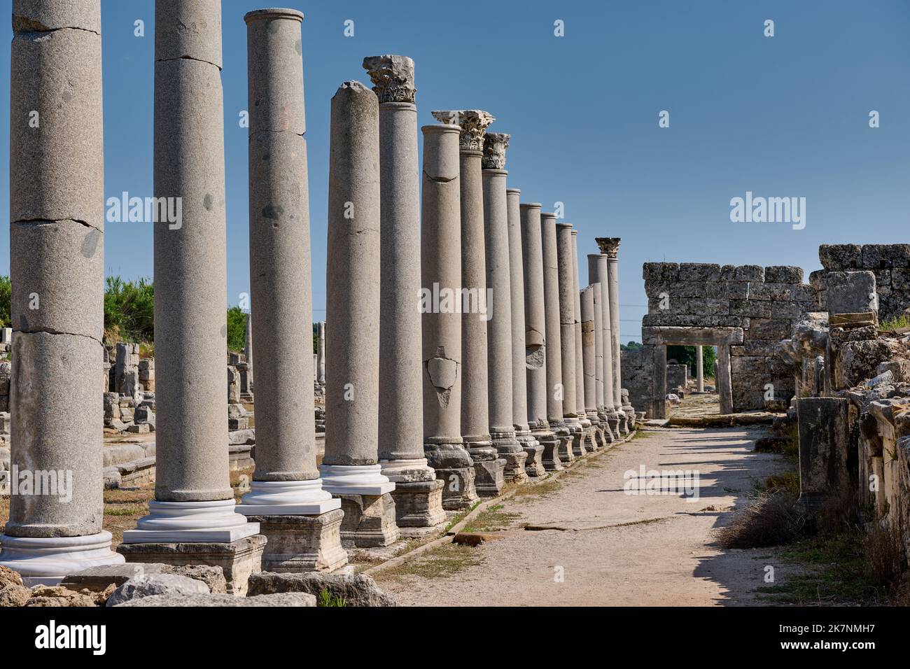 Collumned main Street, colonnes de colonnaded Street ruines de la ville romaine de Perge, Antalya, Turquie Banque D'Images