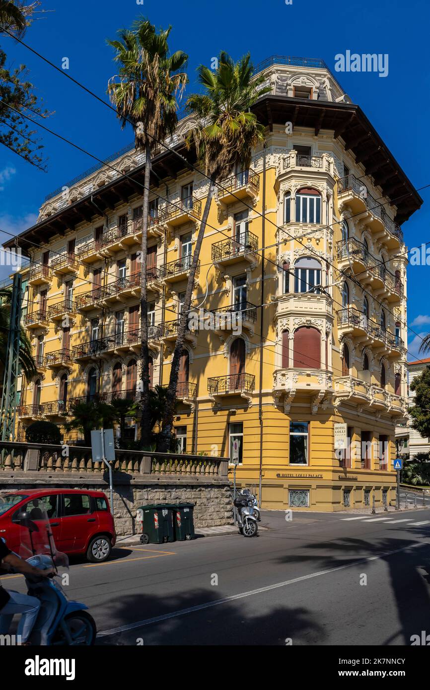 Sanremo. Le bâtiment actuel de l'hôtel Lolli Palace a été construit en 1903 par l'architecte Francesco Sappia. Il est situé sur la Promenade de l'Empress ( Banque D'Images