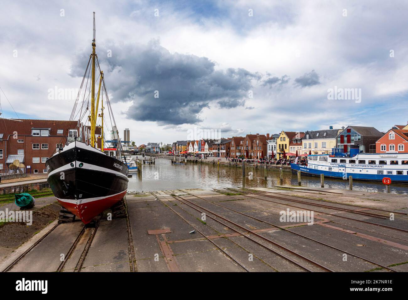 Binnenhafen Husum, port intérieur de Husum, rails de la cale de l'ancien chantier naval Banque D'Images