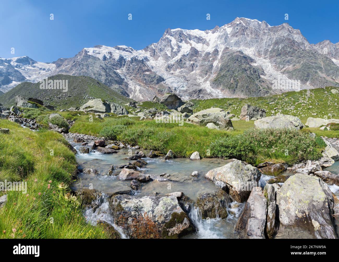 Les paks de Monte Rosa et Punta Gnifetti - vallée de Valle Anzasca. Banque D'Images