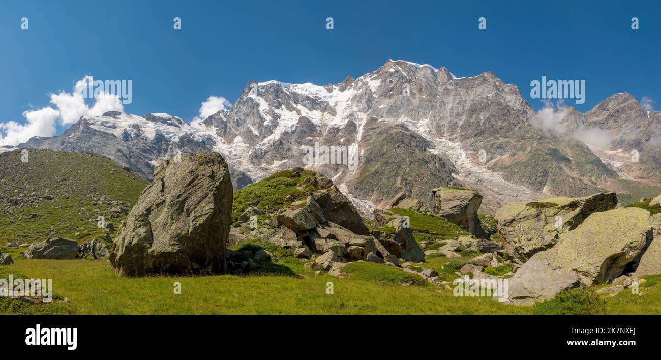 Les paks de Monte Rosa et Punta Gnifetti - vallée de Valle Anzasca. Banque D'Images