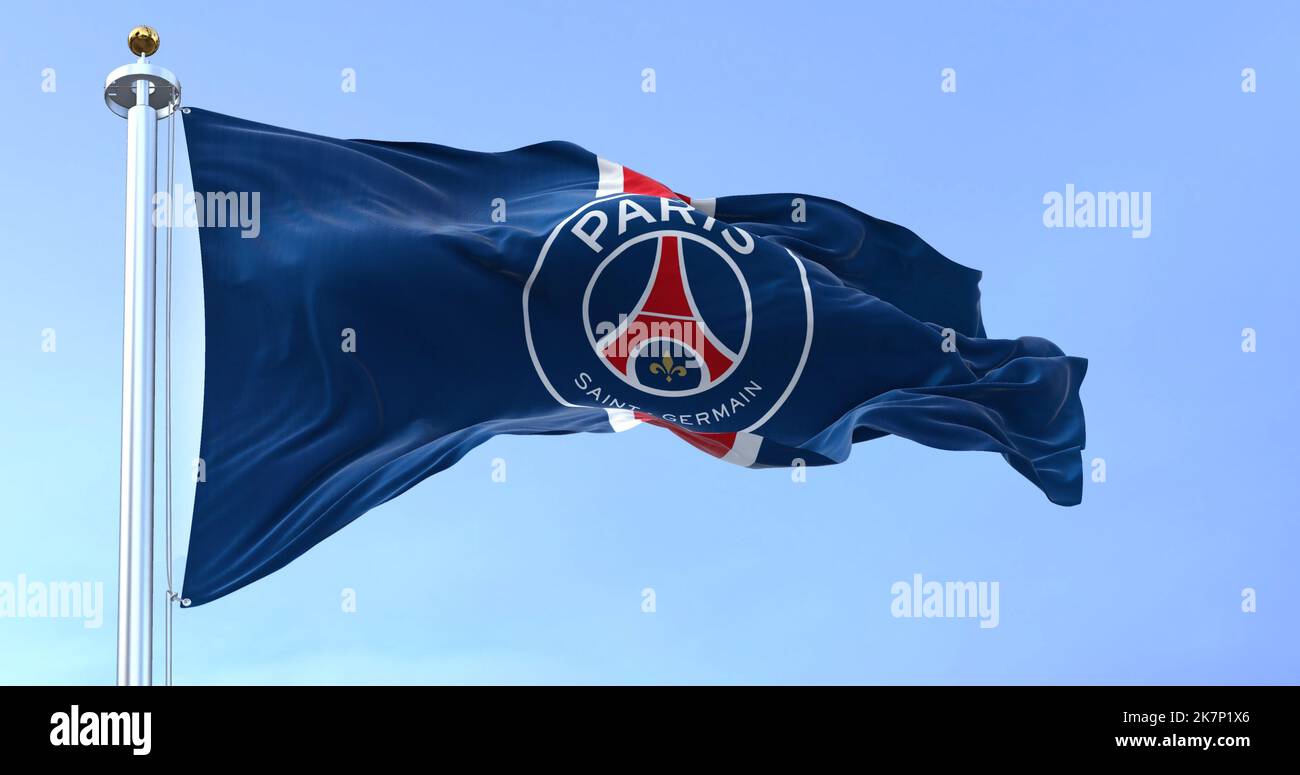 Paris, FRA, sept 2022 : le drapeau du club de football Paris Saint Germain agitant dans le vent. Paris Saint Germain est un club de football professionnel basé à Banque D'Images
