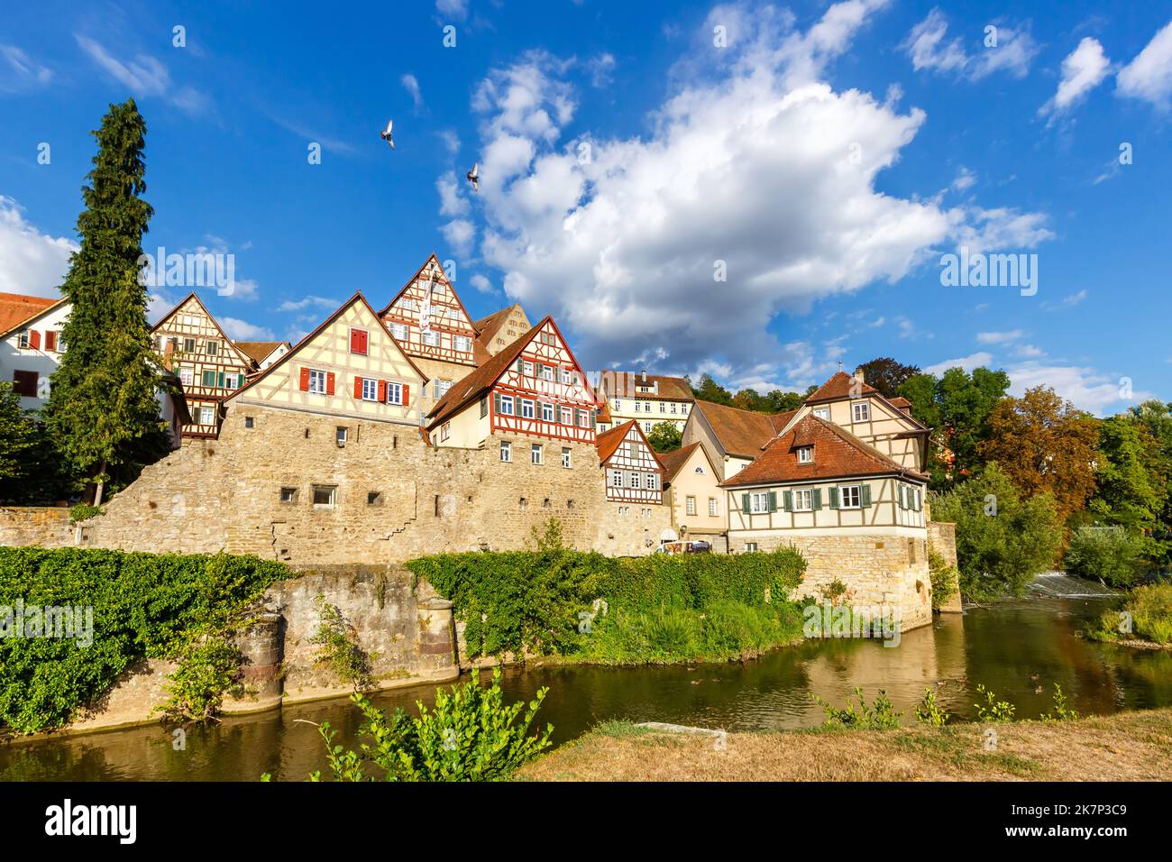Schwäbisch Hall maisons à colombages de la ville du Moyen-âge à la rivière Kocher en Allemagne Banque D'Images