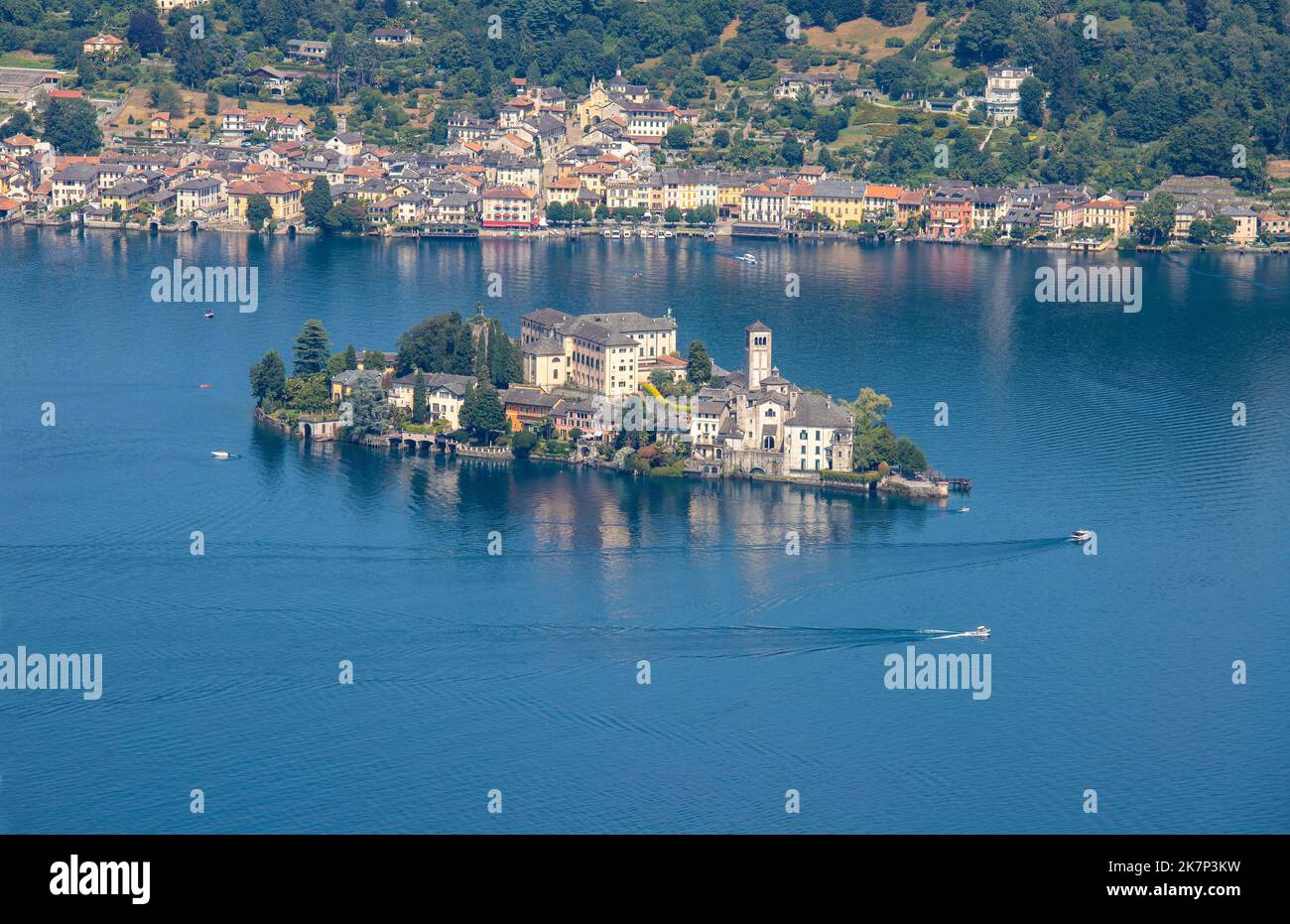 L'île Isola San Giulio sur le lac Lago d Orta. Banque D'Images