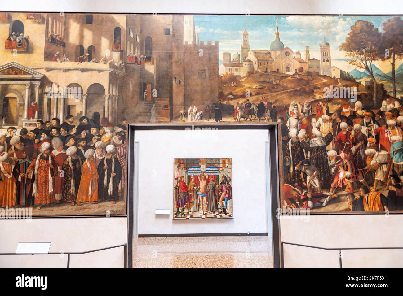 Exposition d'art à l'intérieur de la galerie d'art Gallerie dell'Accademia à Venise, en Italie Banque D'Images