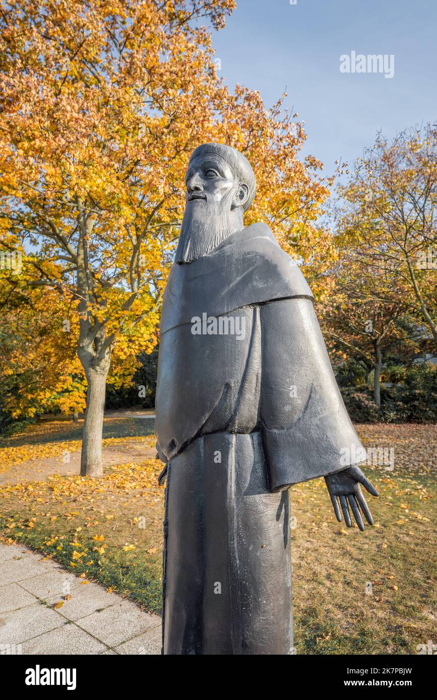 Statue de Saint François au jardin de philosophie de Gellert Hill (par Nandor Wagner, 1997) - Budapest, Hongrie Banque D'Images