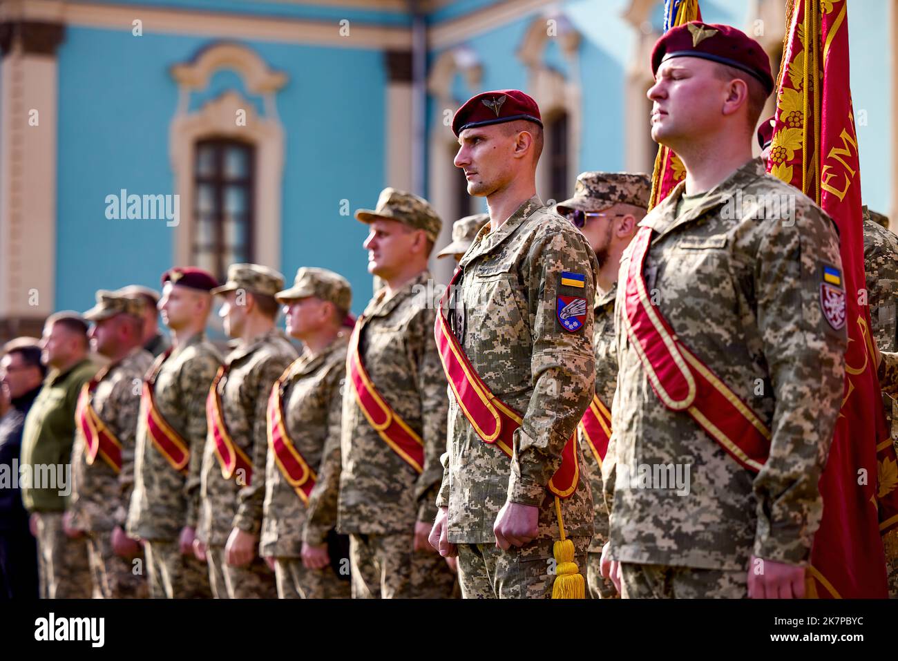 Le jour des défenseurs de l'Ukraine, le président Zelensky remet les prix de l'ordre de l'étoile d'or et de la Croix de combat au mérite, les prix aux unités militaires ukrainiennes ainsi que les titres honorifiques. Banque D'Images