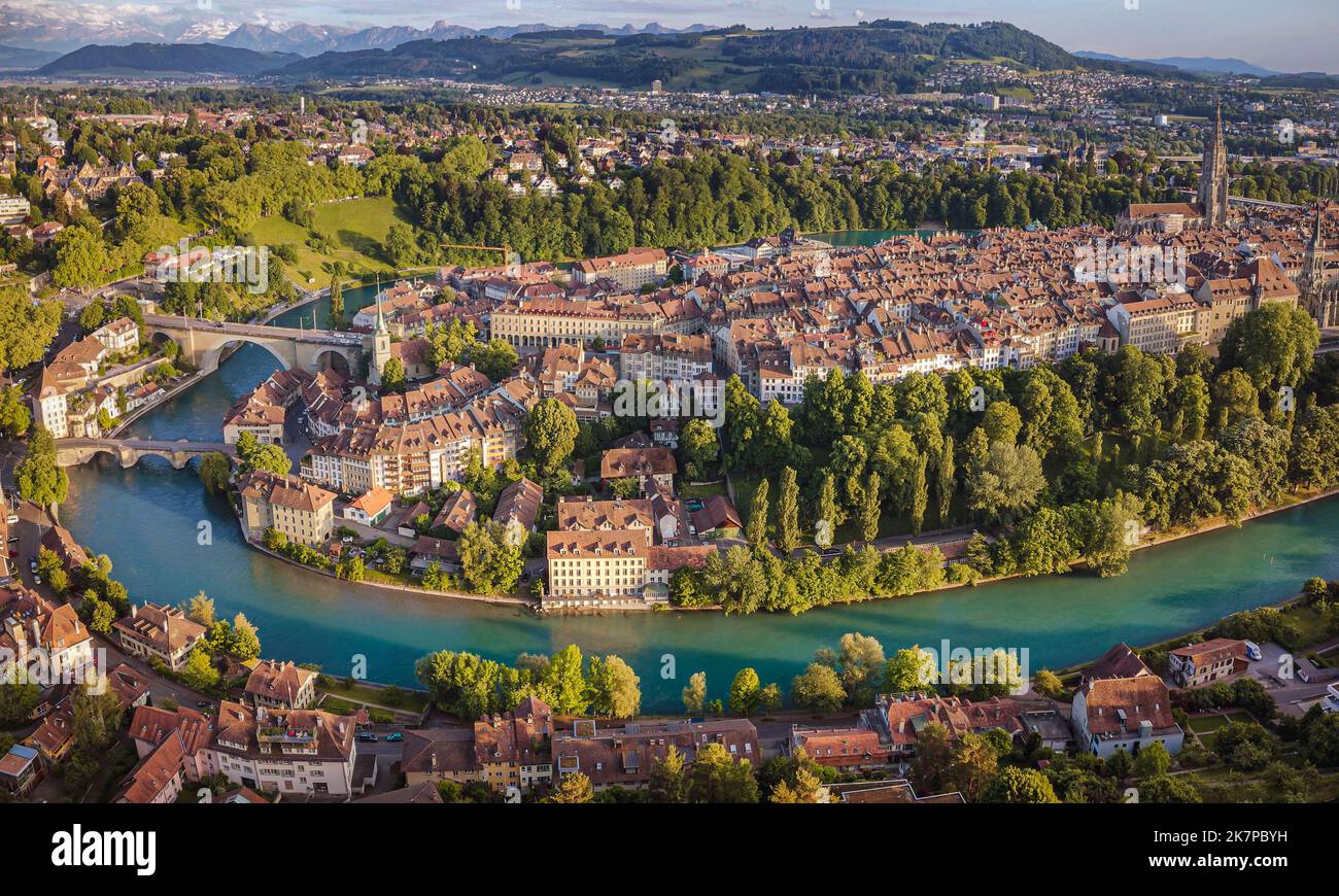 Vue panoramique depuis le haut de la vieille ville de Berne, capitale de la Suisse. Banque D'Images