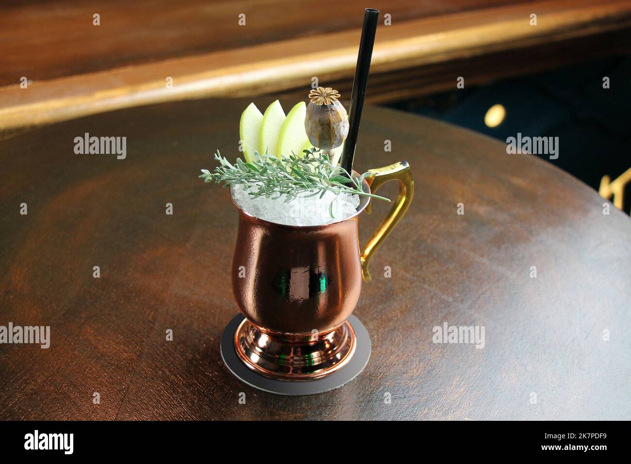 Mules froides de Moscou - bière de gingembre, lime et vodka. Banque D'Images