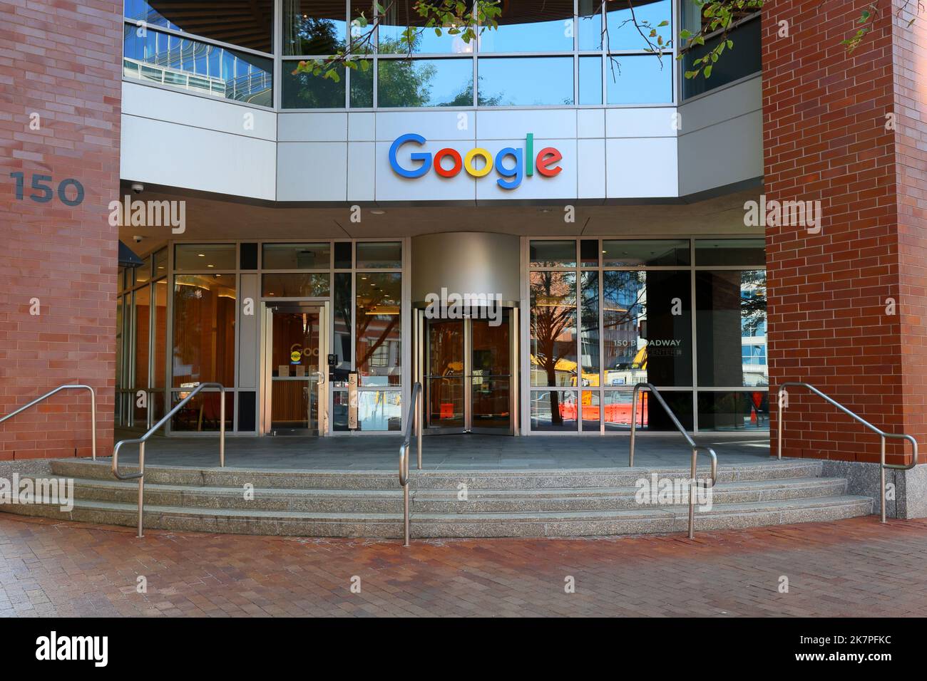 Google, 150 Broadway, Cambridge, Massachusetts. Façade extérieure des bureaux d'une société de technologie, qui fait partie du Cambridge Centre à Kendall Square Banque D'Images