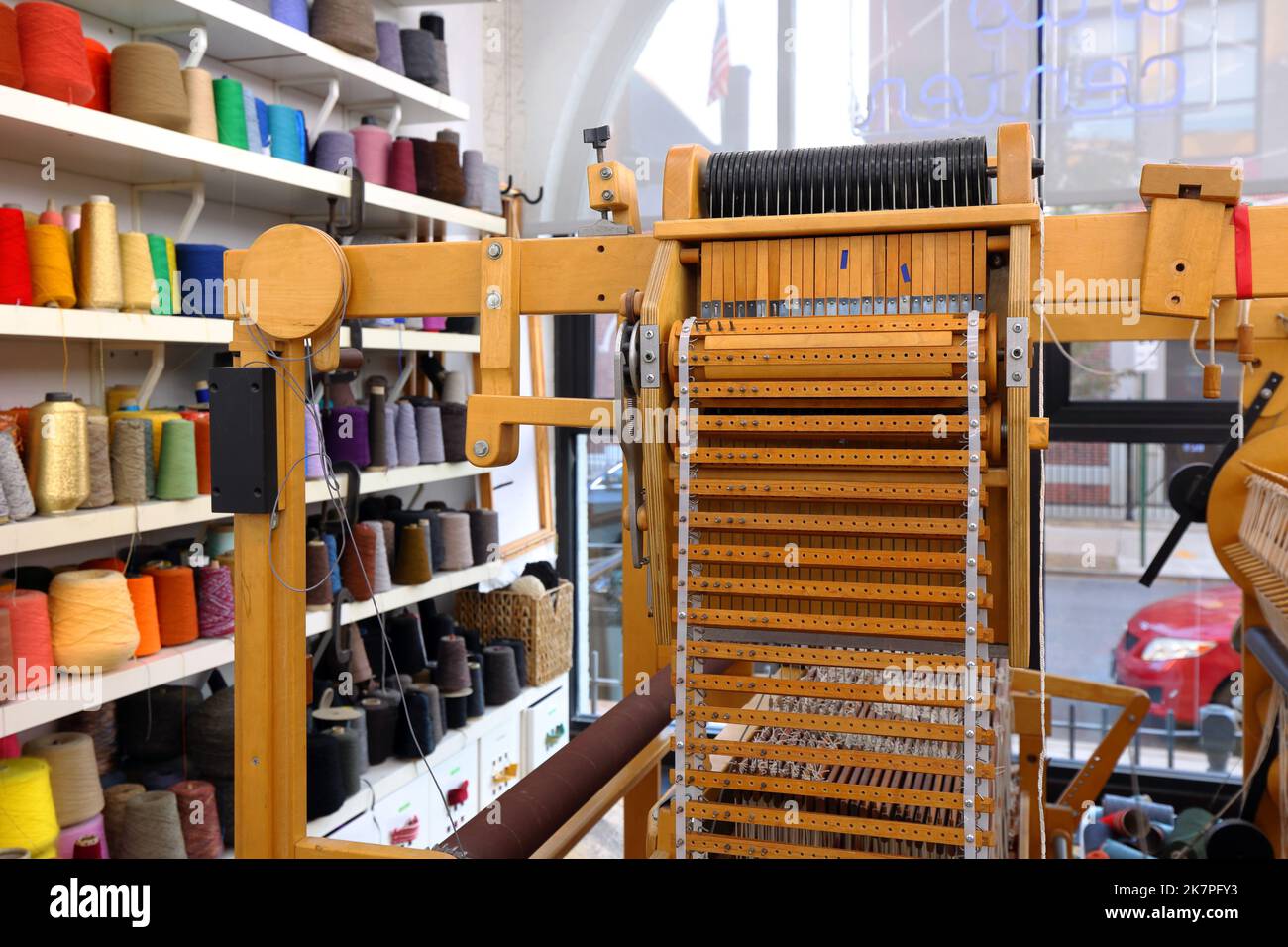 Chaîne de décalage programmable manuellement ou système de broches à barre dobby de la marque AVL Dobby Loom. Banque D'Images