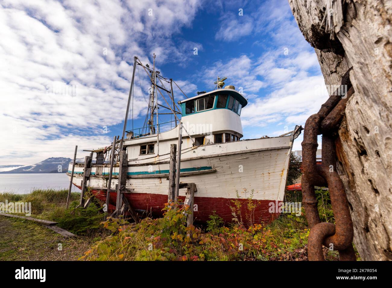 Vieux bateau de pêche en bois à Icy Strait point, Hoonah, Alaska, États-Unis Banque D'Images