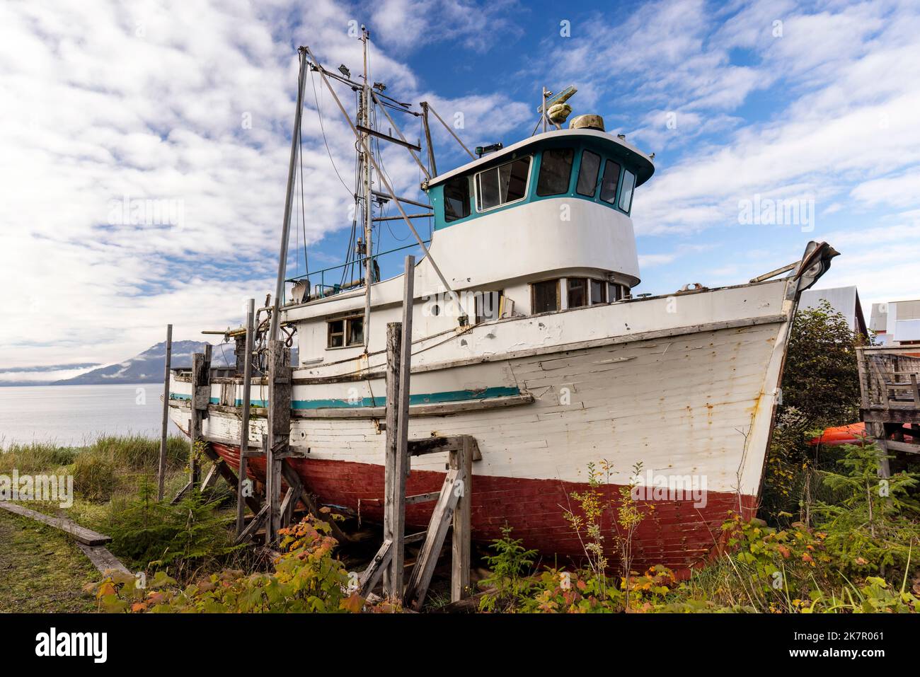Vieux bateau de pêche en bois à Icy Strait point, Hoonah, Alaska, États-Unis Banque D'Images