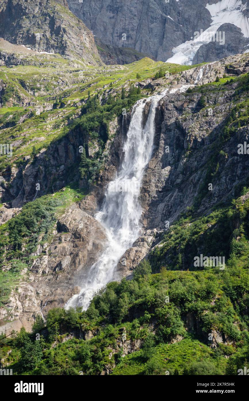 Switherland - la cascade de Holdrifall dans la vallée de Hineres Lauterbrunnental. Banque D'Images
