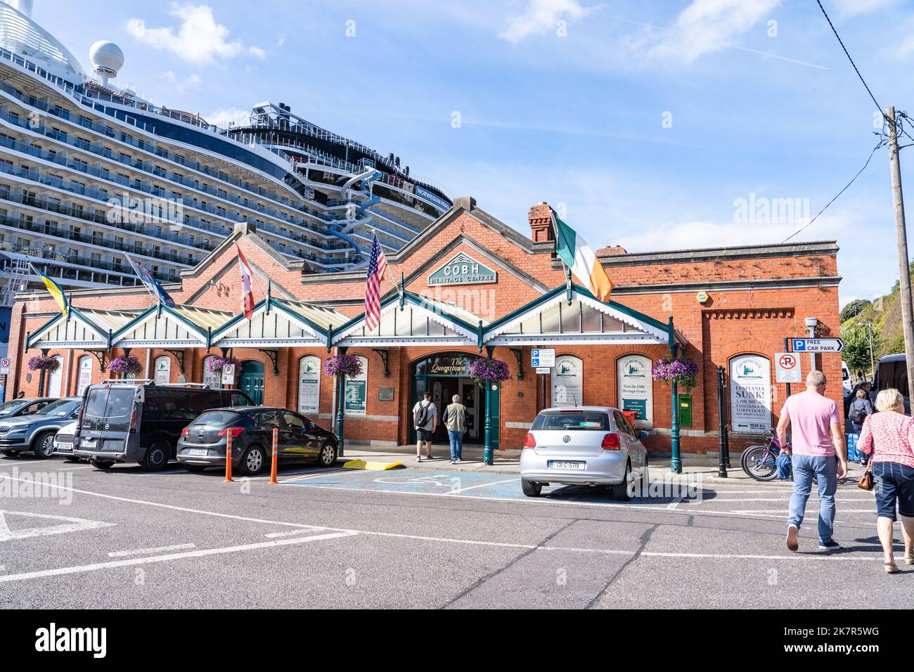 Musée Cobh Heritage Centre avec navire de croisière Norwegian Prima à Cobh, Irlande Banque D'Images