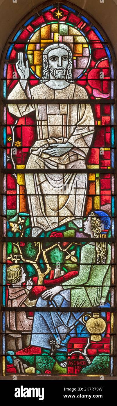 ZURICH, SUISSE - 27 JUIN 2022 : le Jésus à l'enseignement à Saint Église Peter und Paul d'Albin Schweri (1885 - 1946). Banque D'Images