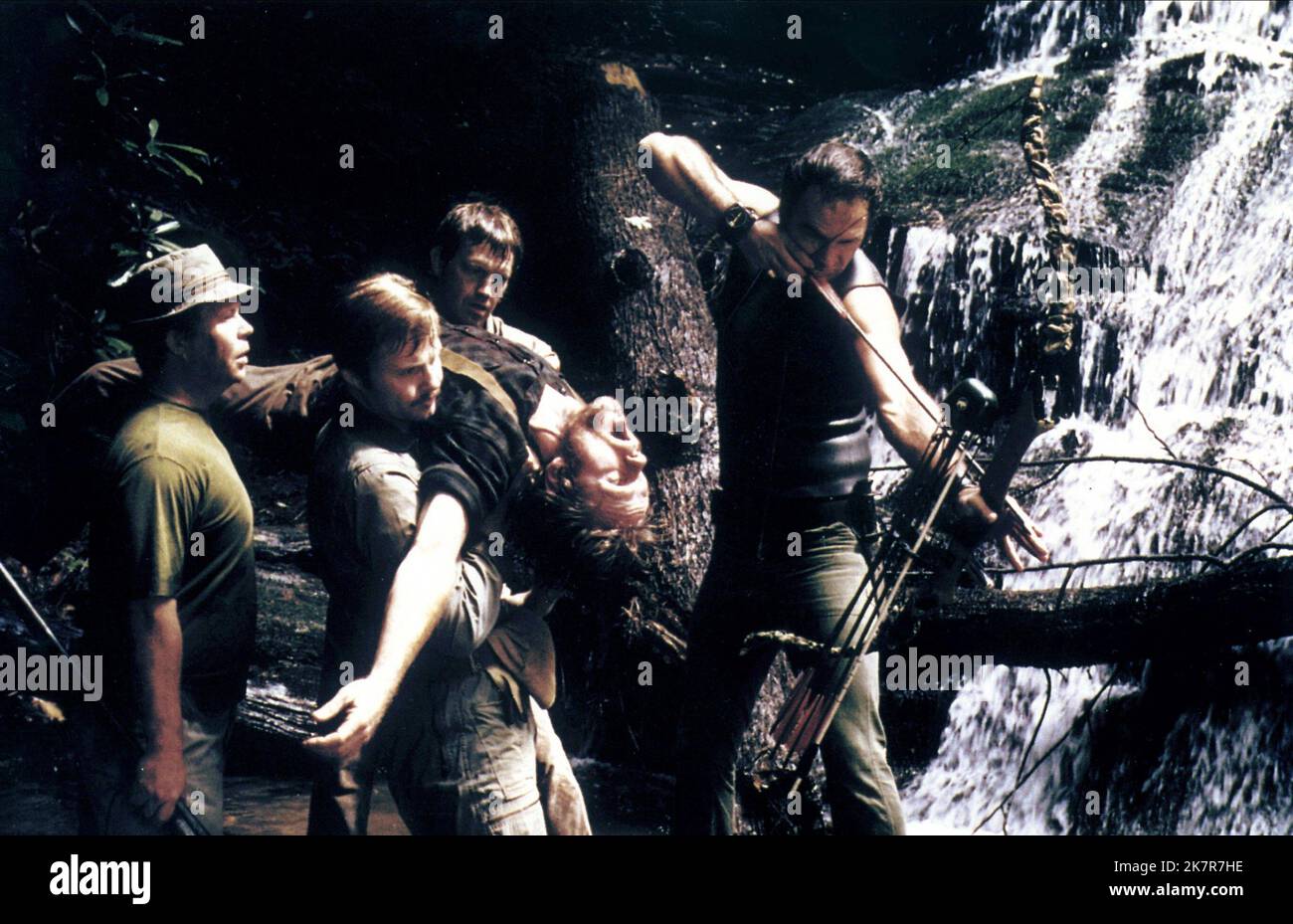 Ned Beatty, Jon Voight, Ronny Cox, Bill McKinney & Burt Reynolds film: Délivrance (USA 1972) personnages: Bobby, Ed, Drew, Mountain Man, Lewis Directeur: John Boorman 30 juillet 1972 **AVERTISSEMENT** cette photographie est à usage éditorial exclusif et est le copyright de WARNER BROS. Et/ou le photographe désigné par la Société de film ou de production et ne peut être reproduit que par des publications en conjonction avec la promotion du film ci-dessus. Crédit obligatoire pour WARNER BROS. est obligatoire. Le photographe doit également être crédité lorsqu'il est connu. Aucune utilisation commerciale ne peut être accordée sans autorisation écrite de Banque D'Images