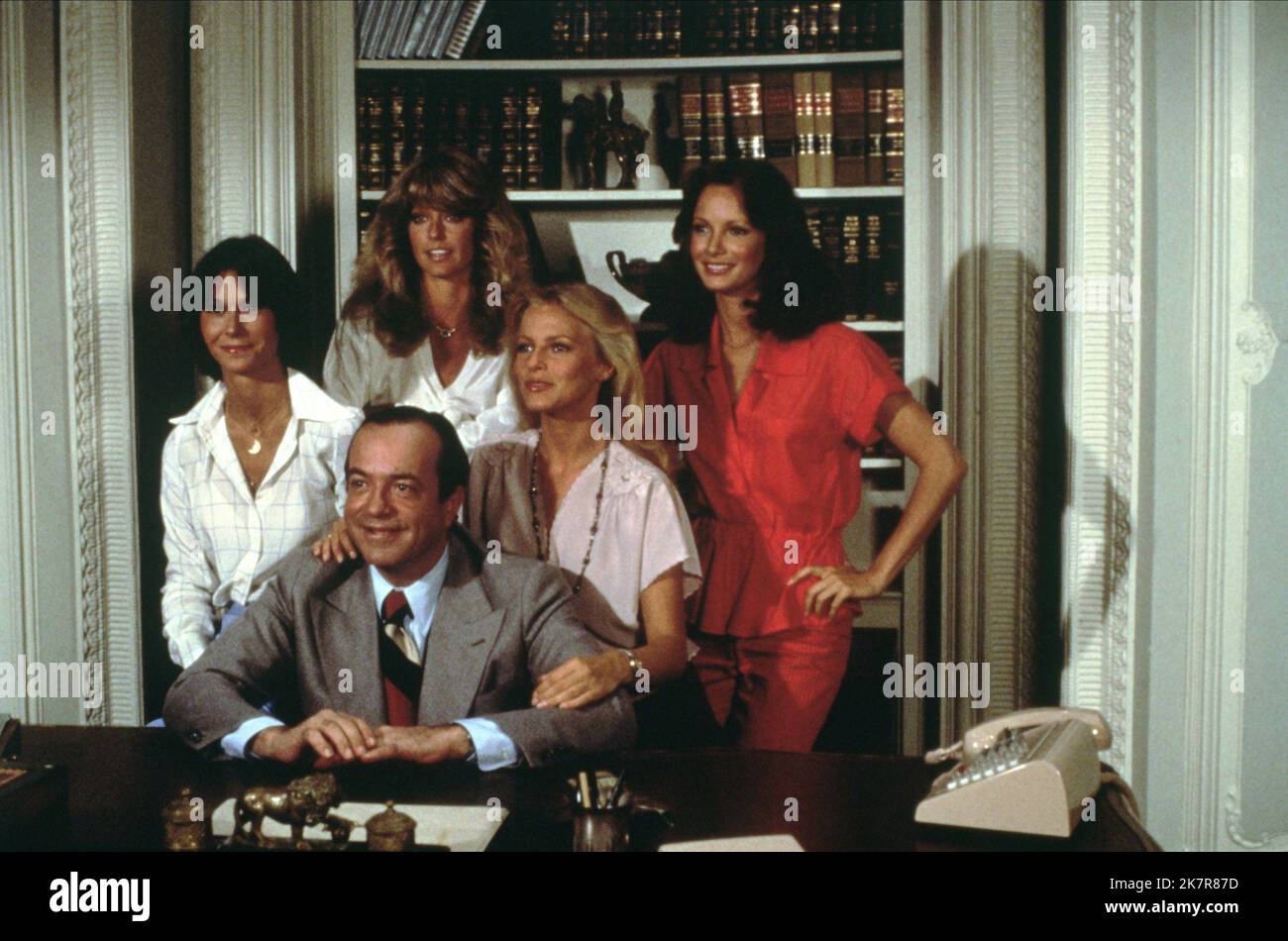 Kate Jackson, David Doyle, Farrah Fawcett, Cheryl Ladd & Jaclyn Smith télévision: Charlie'S Angels (TV-Serie) personnages: Sabrina Duncan, John Bosley, Jill Munroe, Kris Munroe, Kelly Garrett USA 1976–1981, 14 septembre 1977 **AVERTISSEMENT** cette photographie est destinée à un usage éditorial exclusif et est le droit d'auteur de COLUMBIA PICTURES TELEVISION et/ou le photographe assigné par la Société de film ou de production et ne peut être reproduite que par des publications en conjonction avec la promotion du film ci-dessus. Un crédit obligatoire pour LA TÉLÉVISION COLUMBIA PICTURES est requis. Le photographe doit également être crédite Banque D'Images