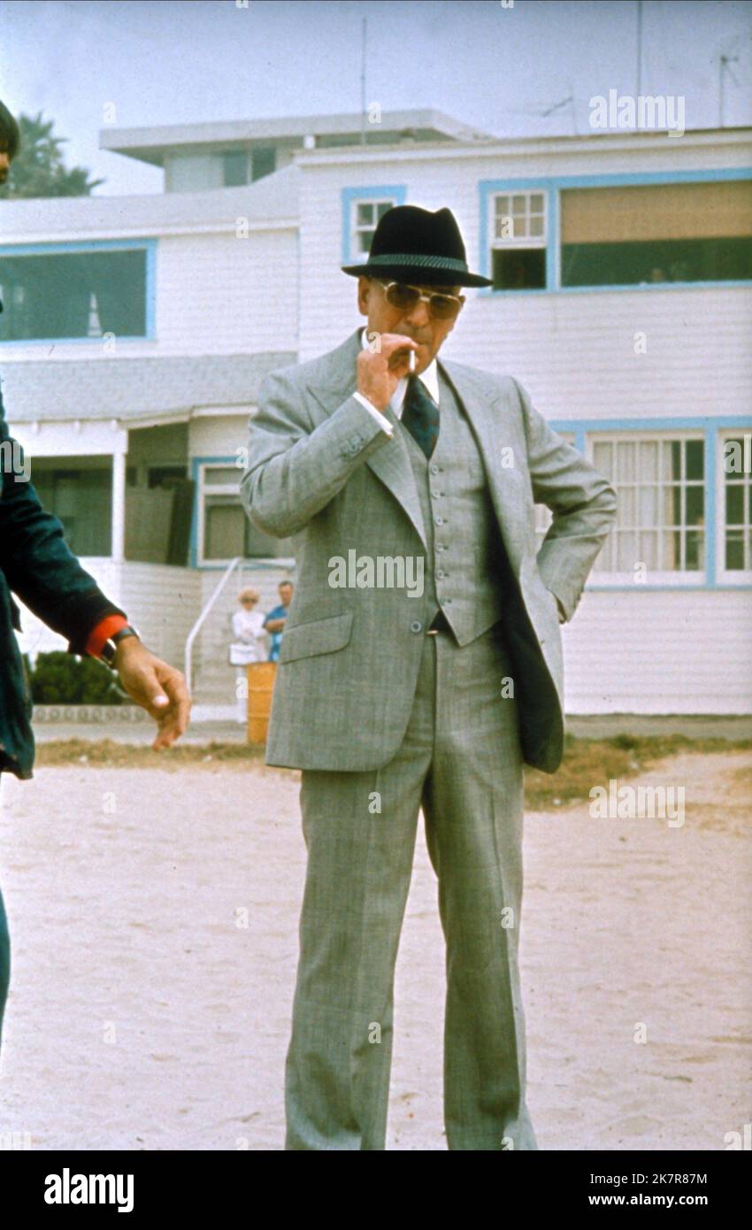 Telly Savalas Television : Kojak (TV-Serie) personnages : Lt. Theo Kojak USA 1973-1978, 24 octobre 1973 **AVERTISSEMENT** cette photographie est réservée à un usage éditorial et est protégée par les droits d'auteur de CBS et/ou du photographe désigné par The film or production Company et ne peut être reproduite que par des publications en liaison avec la promotion du film ci-dessus. Un crédit obligatoire à CBS est requis. Le photographe doit également être crédité lorsqu'il est connu. Aucune utilisation commerciale ne peut être accordée sans autorisation écrite de The film Company. Banque D'Images Telly Savalas Television : Kojak (TV-Serie) personnages : Lt. Theo Kojak USA 1973-1978, 24 octobre 1973 **AVERTISSEMENT** cette photographie est réservée à un usage éditorial et est protégée par les droits d'auteur de CBS et/ou du photographe désigné par The film or production Company et ne peut être reproduite que par des publications en liaison avec la promotion du film ci-dessus. Un crédit obligatoire à CBS est requis. Le photographe doit également être crédité lorsqu'il est connu. Aucune utilisation commerciale ne peut être accordée sans autorisation écrite de The film Company. Banque D'Images