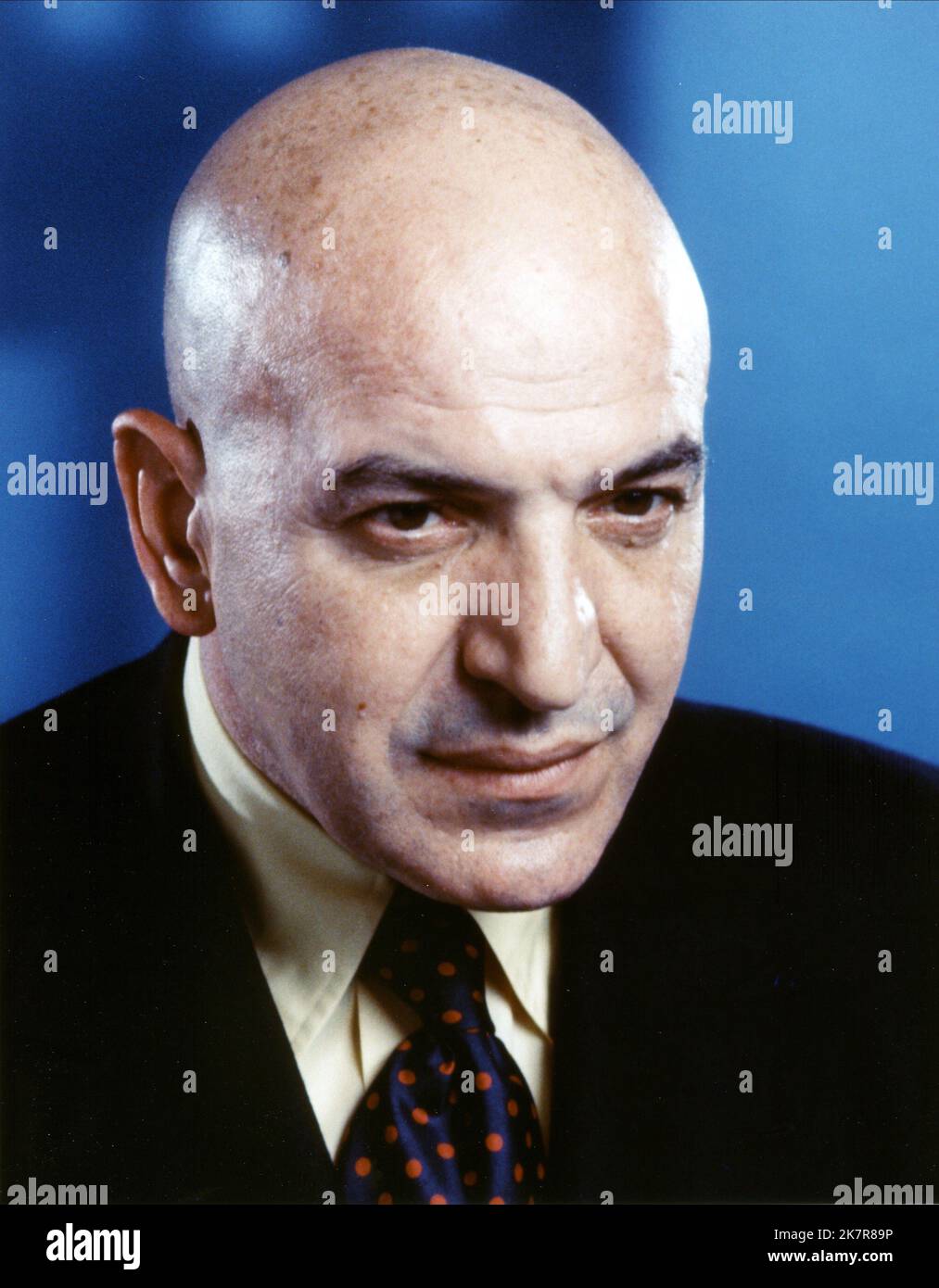 Telly Savalas Television : Kojak (TV-Serie) personnages : Lt. Theo Kojak USA 1973-1978, 24 octobre 1973 **AVERTISSEMENT** cette photographie est réservée à un usage éditorial et est protégée par les droits d'auteur de CBS et/ou du photographe désigné par The film or production Company et ne peut être reproduite que par des publications en liaison avec la promotion du film ci-dessus. Un crédit obligatoire à CBS est requis. Le photographe doit également être crédité lorsqu'il est connu. Aucune utilisation commerciale ne peut être accordée sans autorisation écrite de The film Company. Banque D'Images Telly Savalas Television : Kojak (TV-Serie) personnages : Lt. Theo Kojak USA 1973-1978, 24 octobre 1973 **AVERTISSEMENT** cette photographie est réservée à un usage éditorial et est protégée par les droits d'auteur de CBS et/ou du photographe désigné par The film or production Company et ne peut être reproduite que par des publications en liaison avec la promotion du film ci-dessus. Un crédit obligatoire à CBS est requis. Le photographe doit également être crédité lorsqu'il est connu. Aucune utilisation commerciale ne peut être accordée sans autorisation écrite de The film Company. Banque D'Images