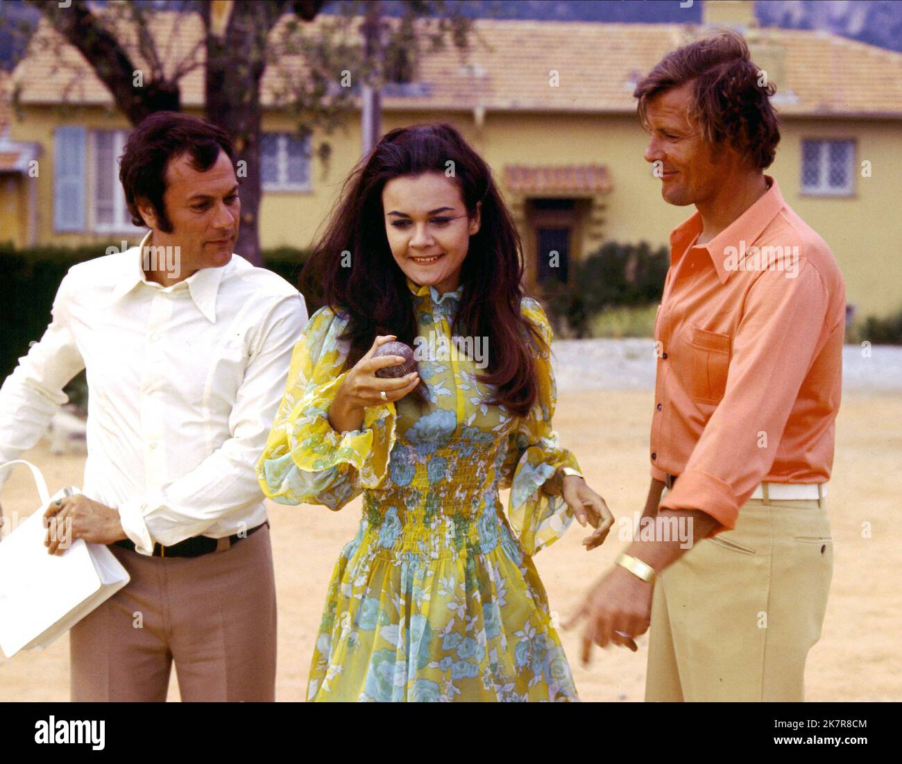 Tony Curtis, Imogen Hassall et Roger Moore Television: The Persuaders! (TV-série) personnages: Danny Wilde, Maria Lorenzo (1 Episode, 1971), Lord Brett Sinclair UK 1971-1972, / Episode 1,01: 'Schwesterchens Muttermal' (ouverture, Dir. Basil Dearden) / 'Die 2', Zwei 17 septembre 1971 **AVERTISSEMENT** cette photographie est destinée à un usage éditorial exclusif et est protégée par les droits d'auteur de l'ITC et/ou du photographe assigné par la Société de film ou de production et ne peut être reproduite que par des publications en conjonction avec la promotion du film ci-dessus. Un crédit obligatoire pour ITC est requis. La photo Banque D'Images