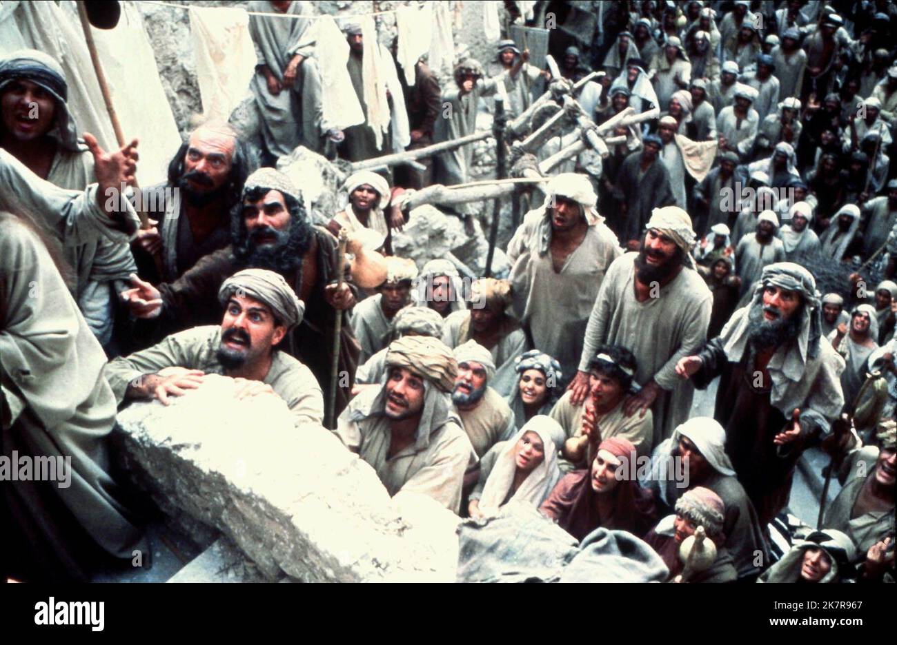 Terry Gilham, John Cleese & Monty Python Cast film Monty Python'S Life of Brian (UK 1979) réalisateur : Terry Jones 17 août 1979 **AVERTISSEMENT** cette photographie est réservée à un usage éditorial et est la propriété de PYTHON et/ou du photographe désigné par The film or production Company et ne peut être reproduite que par des publications en liaison avec la promotion du film ci-dessus. Un crédit obligatoire en PYTHON est requis. Le photographe doit également être crédité lorsqu'il est connu. Aucune utilisation commerciale ne peut être accordée sans autorisation écrite de The film Company. Banque D'Images Terry Gilham, John Cleese & Monty Python Cast film Monty Python'S Life of Brian (UK 1979) réalisateur : Terry Jones 17 août 1979 **AVERTISSEMENT** cette photographie est réservée à un usage éditorial et est la propriété de PYTHON et/ou du photographe désigné par The film or production Company et ne peut être reproduite que par des publications en liaison avec la promotion du film ci-dessus. Un crédit obligatoire en PYTHON est requis. Le photographe doit également être crédité lorsqu'il est connu. Aucune utilisation commerciale ne peut être accordée sans autorisation écrite de The film Company. Banque D'Images