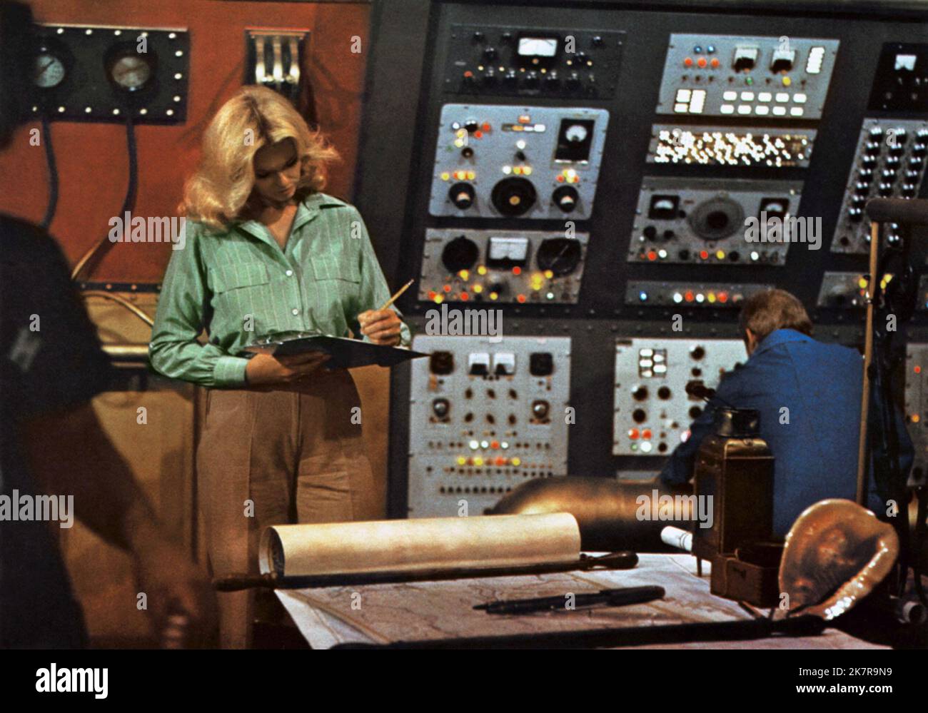 Lynda Day film: The Return of Captain Nemo; The Amazing Captain Nemo (TV-film) personnages: WITH USA 1978, / Titel Auch: 'Abenteuer in Atlantis' Directeur: Alex March & Paul Stader 08 Mars 1978 **AVERTISSEMENT** cette photographie est pour un usage éditorial seulement et est le copyright de WARNER BROS. Et/ou le photographe désigné par la Société de film ou de production et ne peut être reproduit que par des publications en conjonction avec la promotion du film ci-dessus. Crédit obligatoire pour WARNER BROS. est obligatoire. Le photographe doit également être crédité lorsqu'il est connu. Aucune utilisation commerciale ne peut être accordée sans écrit Banque D'Images