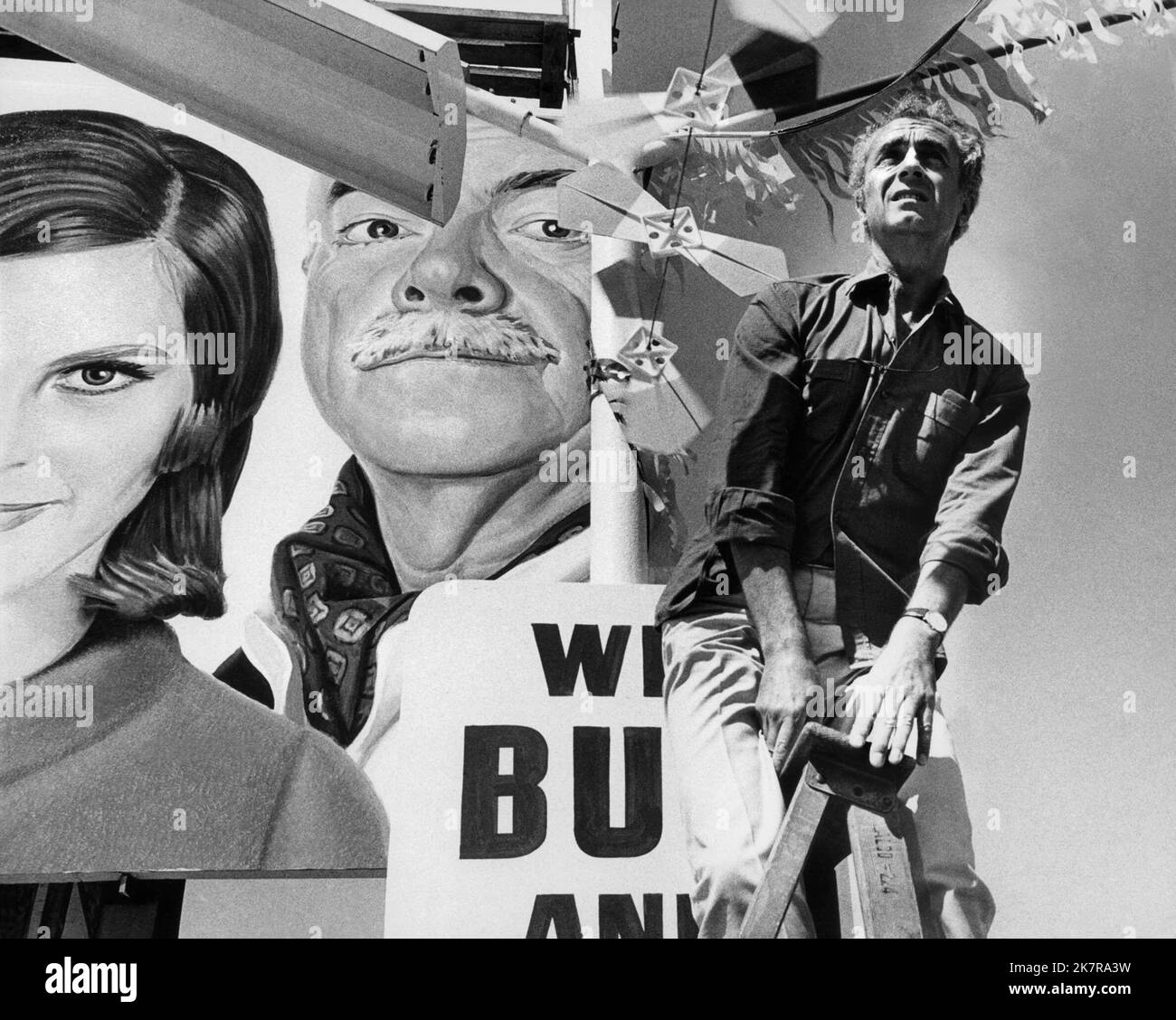 Michelangelo Antonioni film Zabriskie point (USA 1970) réalisateur : Michelangelo Antonioni 09 février 1970 **AVERTISSEMENT** cette photographie est réservée à un usage éditorial et est protégée par le copyright de MGM et/ou du photographe désigné par le film ou la société de production et ne peut être reproduite que par des publications en liaison avec la promotion du film ci-dessus. Un crédit obligatoire à MGM est requis. Le photographe doit également être crédité lorsqu'il est connu. Aucune utilisation commerciale ne peut être accordée sans autorisation écrite de The film Company. Banque D'Images