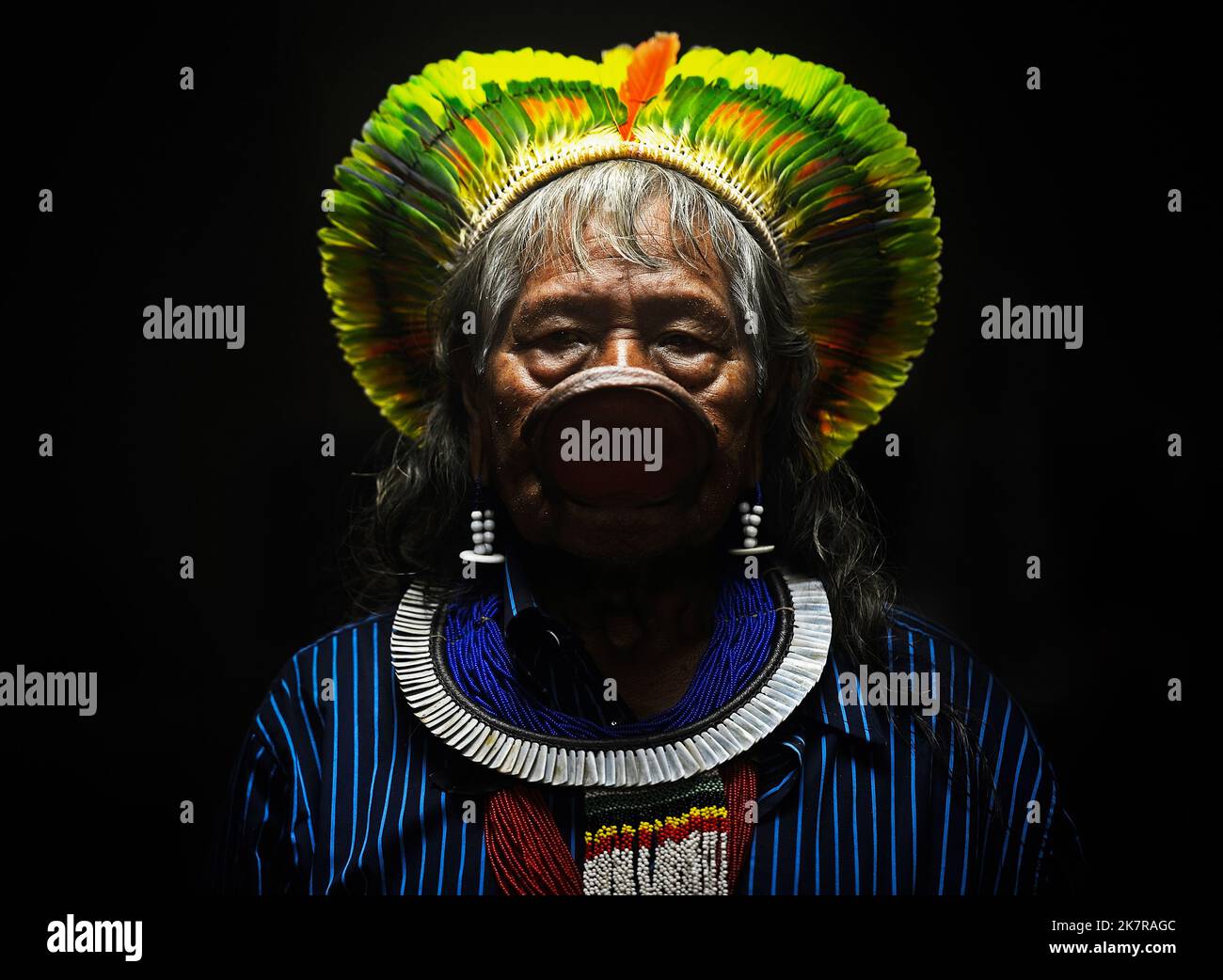 Portrait de Cacique Raoni Metuktyre, un leader indigène brésilien du groupe ethnique du peuple Kayapo. Le chef Raoni est un écologiste célèbre Banque D'Images