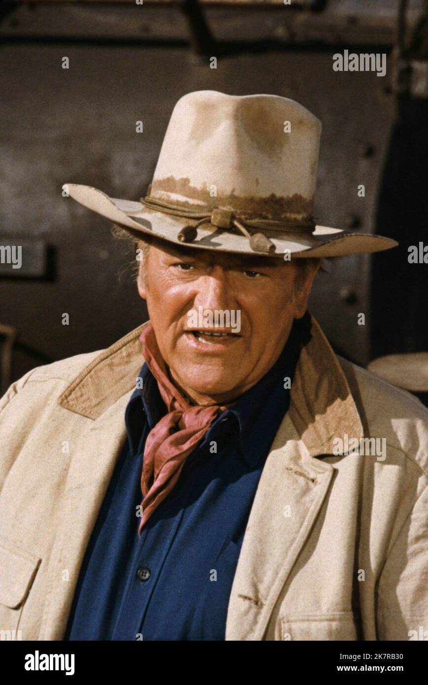 John Wayne film The train Robbers (USA 1973) personnages : Lane réalisateur : Burt Kennedy 07 février 1973 **AVERTISSEMENT** cette photographie est à usage éditorial exclusif et est la propriété de BATJAC PRODUCTIONS et/ou du photographe désigné par The film or production Company et ne peut être reproduite que par des publications dans le cadre de la promotion du film ci-dessus. Un crédit obligatoire à BATJAC PRODUCTIONS est requis. Le photographe doit également être crédité lorsqu'il est connu. Aucune utilisation commerciale ne peut être accordée sans autorisation écrite de The film Company. Banque D'Images