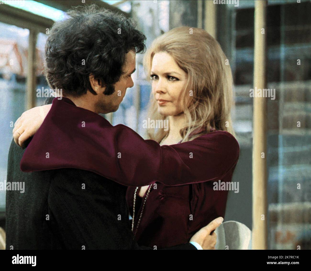 RIP Ten & Ellen Burstyn film: Tropic of cancer (1976) personnages: HENRY MILLER, MONA MILLER (COMME ELLEN MCRAE) Directeur: Joseph Strick 27 février 1970 **AVERTISSEMENT** cette photographie est à usage éditorial exclusif et est le droit d'auteur des IMAGES DE PARAMOUNT et/ou du photographe assigné par la Société de film ou de production et ne peut être reproduite que par des publications dans le cadre de la promotion du film ci-dessus. Un crédit obligatoire pour LES PHOTOS PARAMOUNT est requis. Le photographe doit également être crédité lorsqu'il est connu. Aucune utilisation commerciale ne peut être accordée sans l'autorisation écrite de film Compas Banque D'Images