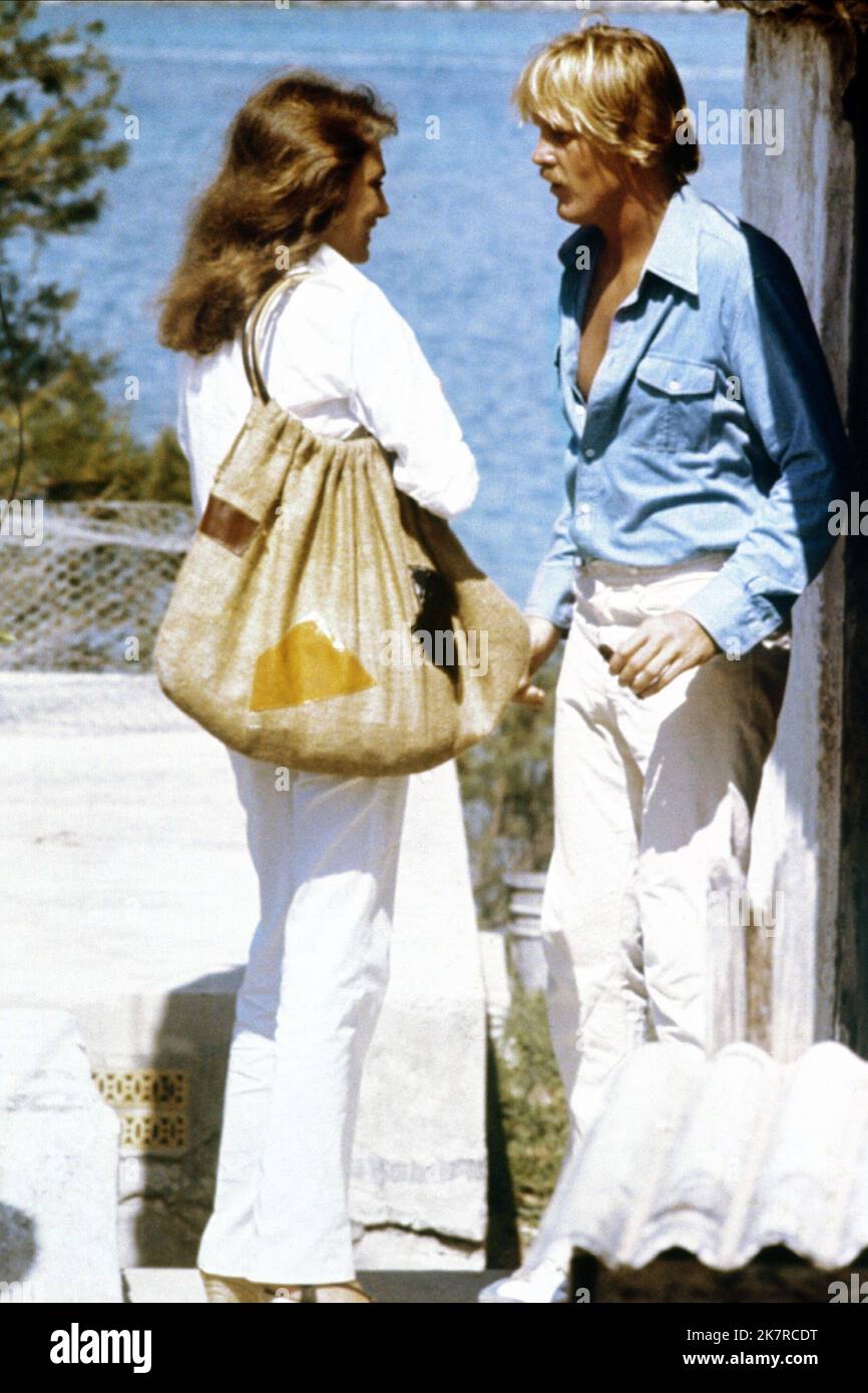 Jacqueline Bisset & Nick Nolte film: The Deep (1977) personnages: Gail Berke, David Sanders Directeur: Peter Yates 17 juin 1977 **AVERTISSEMENT** cette photographie est à usage éditorial exclusif et est le droit d'auteur de COLUMBIA et/ou le photographe assigné par la Société de film ou de production et ne peut être reproduite que par des publications dans le cadre de la promotion du film ci-dessus. Un crédit obligatoire pour LA COLOMBIE est requis. Le photographe doit également être crédité lorsqu'il est connu. Aucune utilisation commerciale ne peut être accordée sans l'autorisation écrite de la Société du film. Banque D'Images