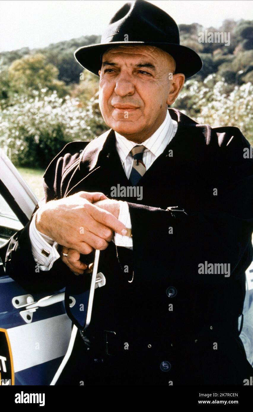 Telly Savalas Television : Kojak (TV-Serie) personnages : Lt. Theo Kojak USA 1973-1978, 24 octobre 1973 **AVERTISSEMENT** cette photographie est réservée à un usage éditorial et est protégée par les droits d'auteur de CBS et/ou du photographe désigné par The film or production Company et ne peut être reproduite que par des publications en liaison avec la promotion du film ci-dessus. Un crédit obligatoire à CBS est requis. Le photographe doit également être crédité lorsqu'il est connu. Aucune utilisation commerciale ne peut être accordée sans autorisation écrite de The film Company. Banque D'Images Telly Savalas Television : Kojak (TV-Serie) personnages : Lt. Theo Kojak USA 1973-1978, 24 octobre 1973 **AVERTISSEMENT** cette photographie est réservée à un usage éditorial et est protégée par les droits d'auteur de CBS et/ou du photographe désigné par The film or production Company et ne peut être reproduite que par des publications en liaison avec la promotion du film ci-dessus. Un crédit obligatoire à CBS est requis. Le photographe doit également être crédité lorsqu'il est connu. Aucune utilisation commerciale ne peut être accordée sans autorisation écrite de The film Company. Banque D'Images