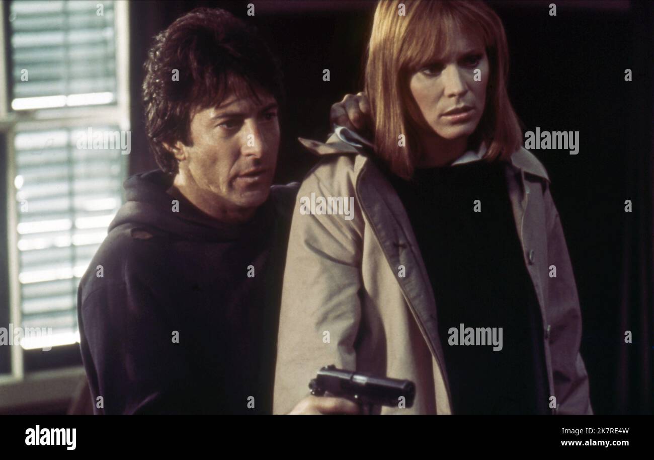 Dustin Hoffman & Marthe Keller film Marathon Man (USA 1976) personnages : Thomas 'Babe' Levy, Elsa Opel réalisateur : John Schlesinger 06 octobre 1976 **AVERTISSEMENT** cette photographie est réservée à un usage éditorial et est la propriété de PARAMOUNT et/ou du photographe assigné par la société de production et ne peut être reproduite que par des publications en liaison avec la promotion du film ci-dessus. Un crédit obligatoire à PARAMOUNT est requis. Le photographe doit également être crédité lorsqu'il est connu. Aucune utilisation commerciale ne peut être accordée sans autorisation écrite de The film Company. Banque D'Images