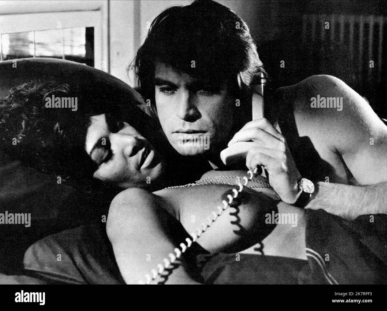 Oliver Tobias film: The Stud (UK 1978) personnages: AVEC Tony Blake Directeur: Quentin Masters 17 août 1978 **AVERTISSEMENT** cette photographie est à usage éditorial exclusif et est le copyright des FILMS ARTOC et/ou du photographe assigné par la Société de film ou de production et ne peut être reproduite que par des publications en conjonction avec la promotion du film ci-dessus. Un crédit obligatoire pour LES FILMS ARTOC est requis. Le photographe doit également être crédité lorsqu'il est connu. Aucune utilisation commerciale ne peut être accordée sans l'autorisation écrite de la Société du film. Banque D'Images