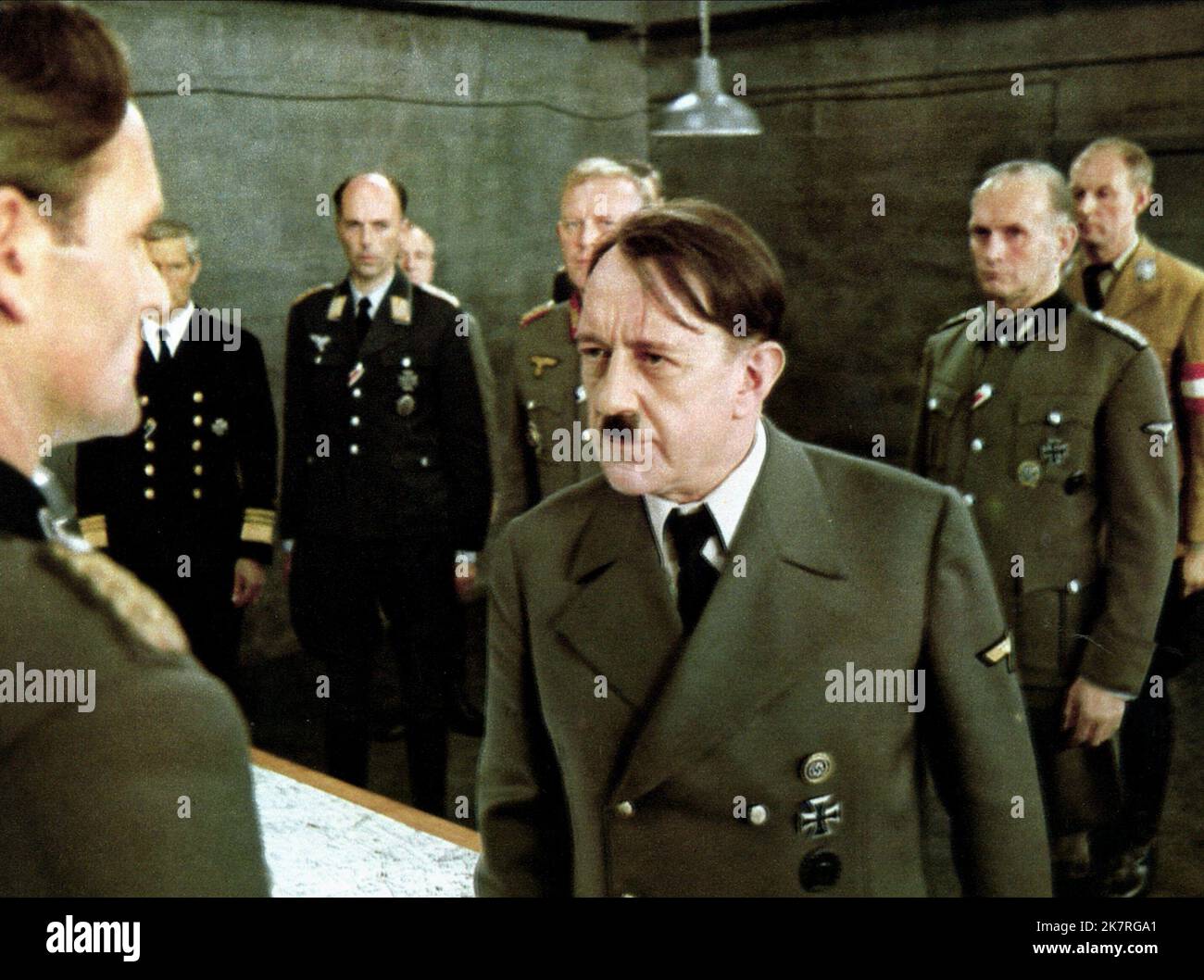 Alec Guinness film Hitler : The Last Ten Days (1973) personnages : Adolf Hitler réalisateur : Ennio de Concini 20 avril 1973 **AVERTISSEMENT** cette photographie est réservée à un usage éditorial et est protégée par les droits d'auteur de PARAMOUNT et/ou du photographe désigné par la société de production et ne peut être reproduite que par des publications en liaison avec la promotion du film ci-dessus. Un crédit obligatoire à PARAMOUNT est requis. Le photographe doit également être crédité lorsqu'il est connu. Aucune utilisation commerciale ne peut être accordée sans autorisation écrite de The film Company. Banque D'Images