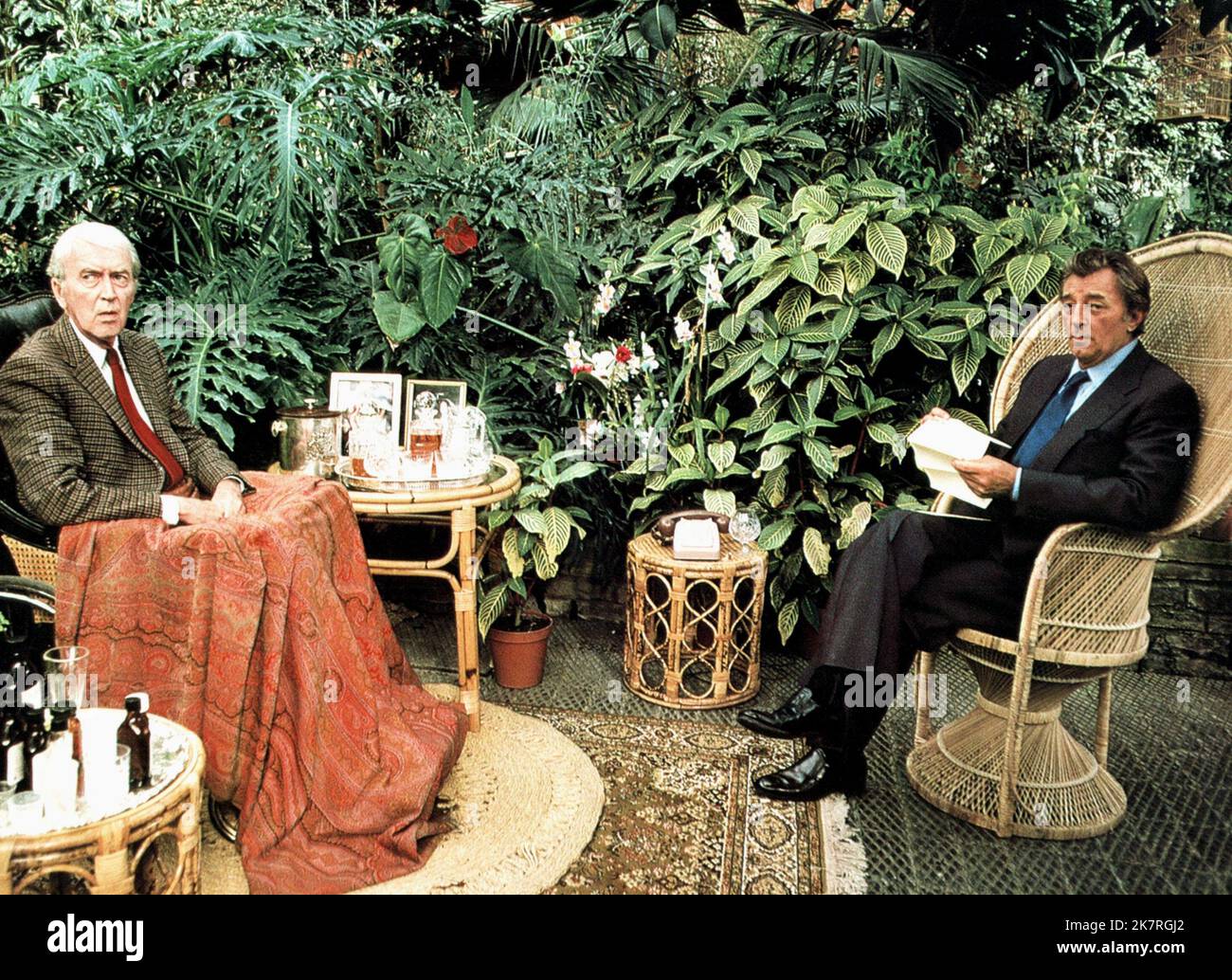 James Stewarts & Robert Mitchum film: The Big Sleep (UK/USA 1978) personnages: Et Philip Marlowe / Literaturverfilmung (basé sur le livre de Raymond Chandler) Directeur: Michael Winner 13 mars 1978 **AVERTISSEMENT** cette photographie est destinée à un usage éditorial exclusif et est protégée par les droits d'auteur d'ITC ENTERTAINMENT et/ou du photographe attribué par la Société de film ou de production et ne peut être reproduite que par des publications dans le cadre de la promotion du film ci-dessus. Un crédit obligatoire pour LES DIVERTISSEMENTS ITC est requis. Le photographe doit également être crédité lorsqu'il est connu. Aucune utilisation commerciale ne peut être accordée avec Banque D'Images