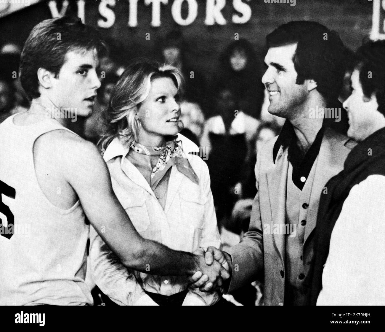 Michael Biehn & Cathy Lee Crosby film Coach (1976) personnages : Jack Ripley & Randy Rawlings réalisateur : Bud Townsend 17 mars 1978 **AVERTISSEMENT** cette photographie est réservée à un usage éditorial et est la propriété de The film Company et/ou du photographe assigné par The film or production Company et ne peut être reproduite que par des publications en liaison avec la promotion du film ci-dessus. Un crédit obligatoire à The film Company est requis. Le photographe doit également être crédité lorsqu'il est connu. Aucune utilisation commerciale ne peut être accordée sans autorisation écrite de The film Company. Banque D'Images