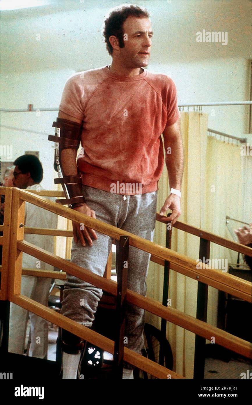 James Caan film The Killer Elite (1975) personnages : Mike Locken réalisateur : Sam Peckinpah 17 décembre 1975 **AVERTISSEMENT** cette photographie est réservée à un usage éditorial et est la propriété intellectuelle de UNITED ARTISTS et/ou du photographe désigné par The film or production Company et ne peut être reproduite que par des publications en liaison avec la promotion du film ci-dessus. Un crédit obligatoire pour UNITED ARTISTS est requis. Le photographe doit également être crédité lorsqu'il est connu. Aucune utilisation commerciale ne peut être accordée sans autorisation écrite de The film Company. Banque D'Images