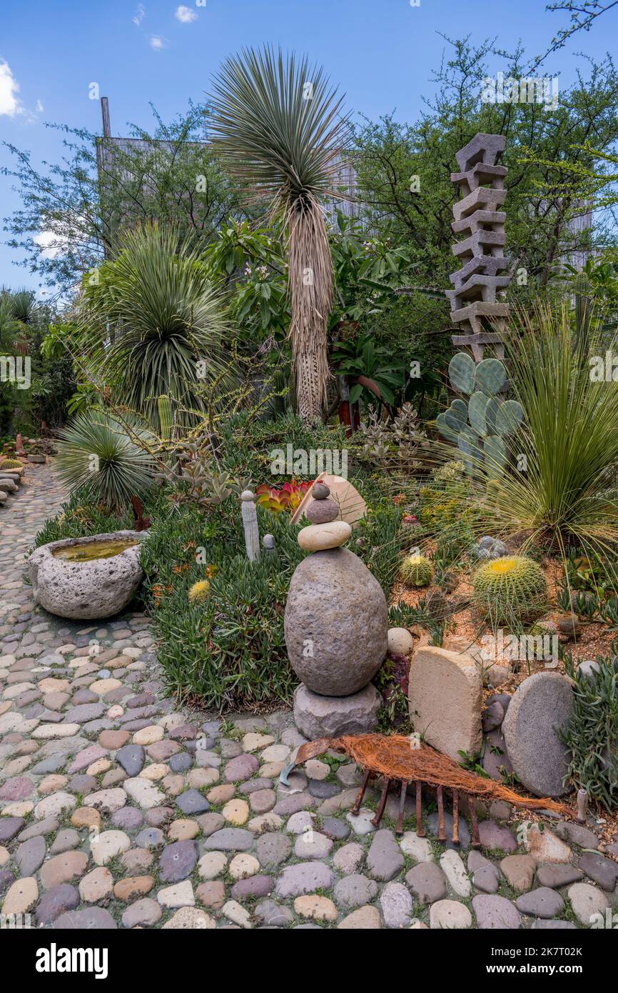 Le jardin du Vives Verde (parc) à San Pablo Cuatro Venados, Oaxaca, Mexique, affiche l'art fait à partir de déchets et a plus de 200 espèces diverses de p Banque D'Images