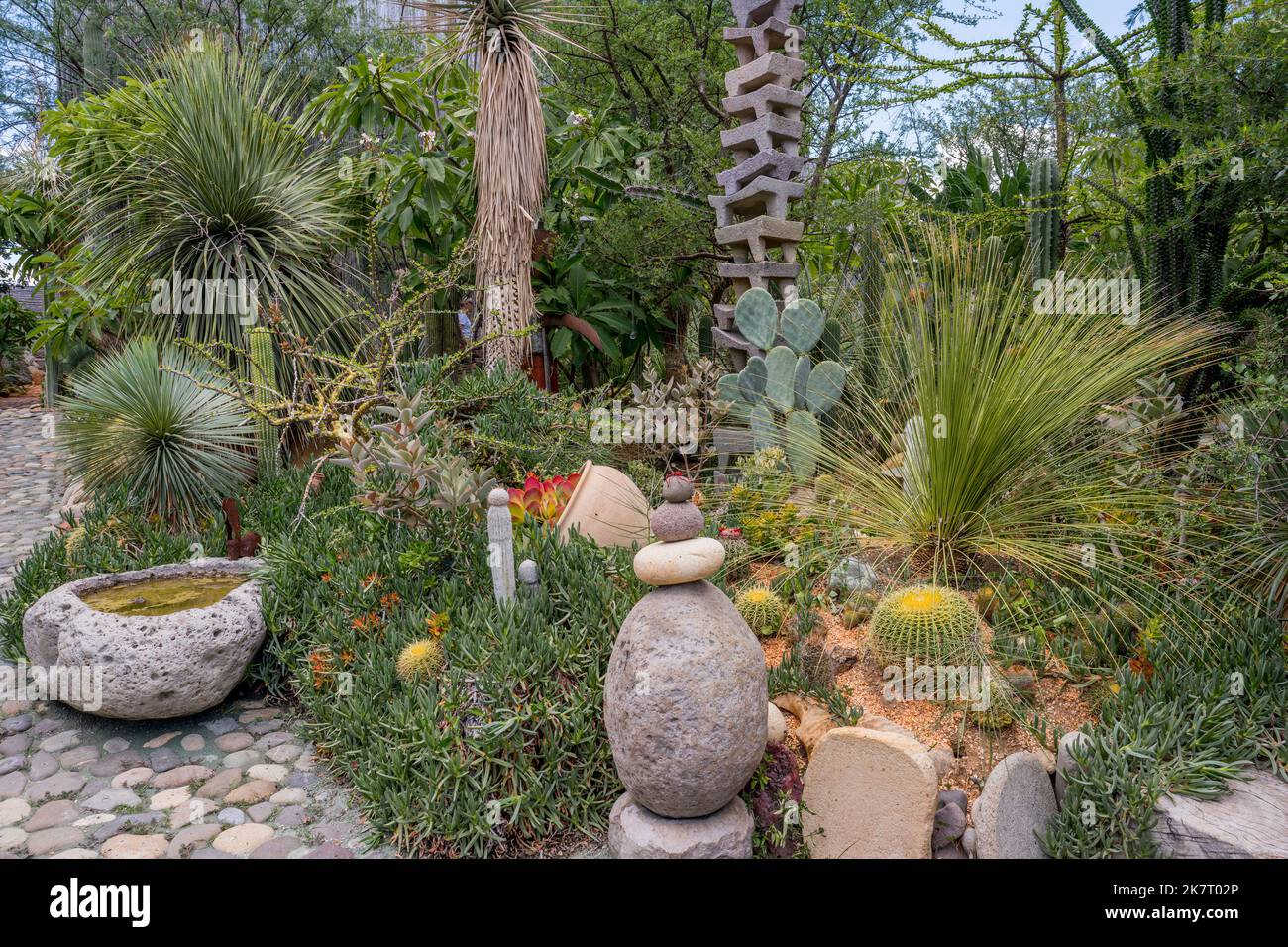 Le jardin du Vives Verde (parc) à San Pablo Cuatro Venados, Oaxaca, Mexique, affiche l'art fait à partir de déchets et a plus de 200 espèces diverses de p Banque D'Images